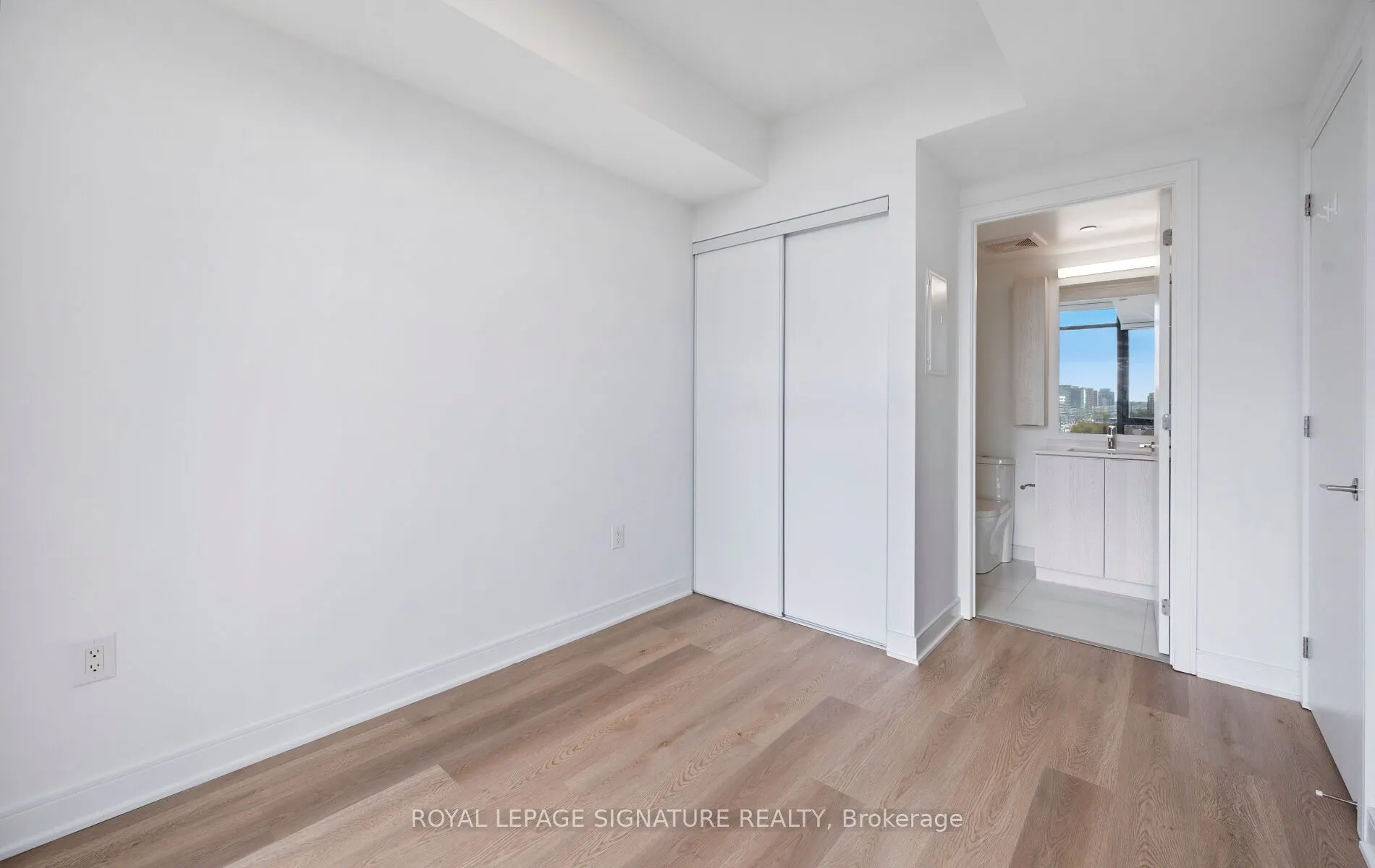 86 Dundas Street E #622