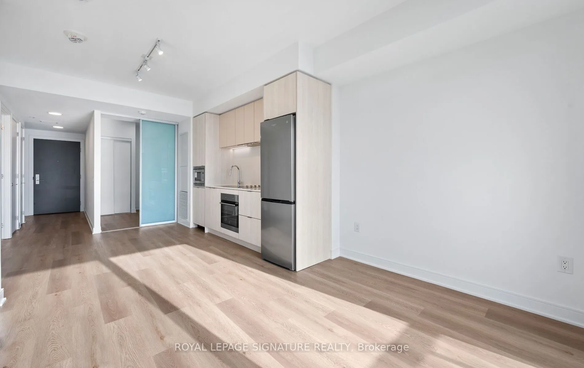 86 Dundas Street E #622