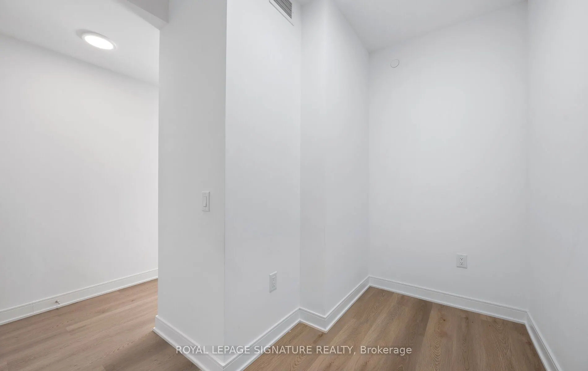 86 Dundas Street E #622