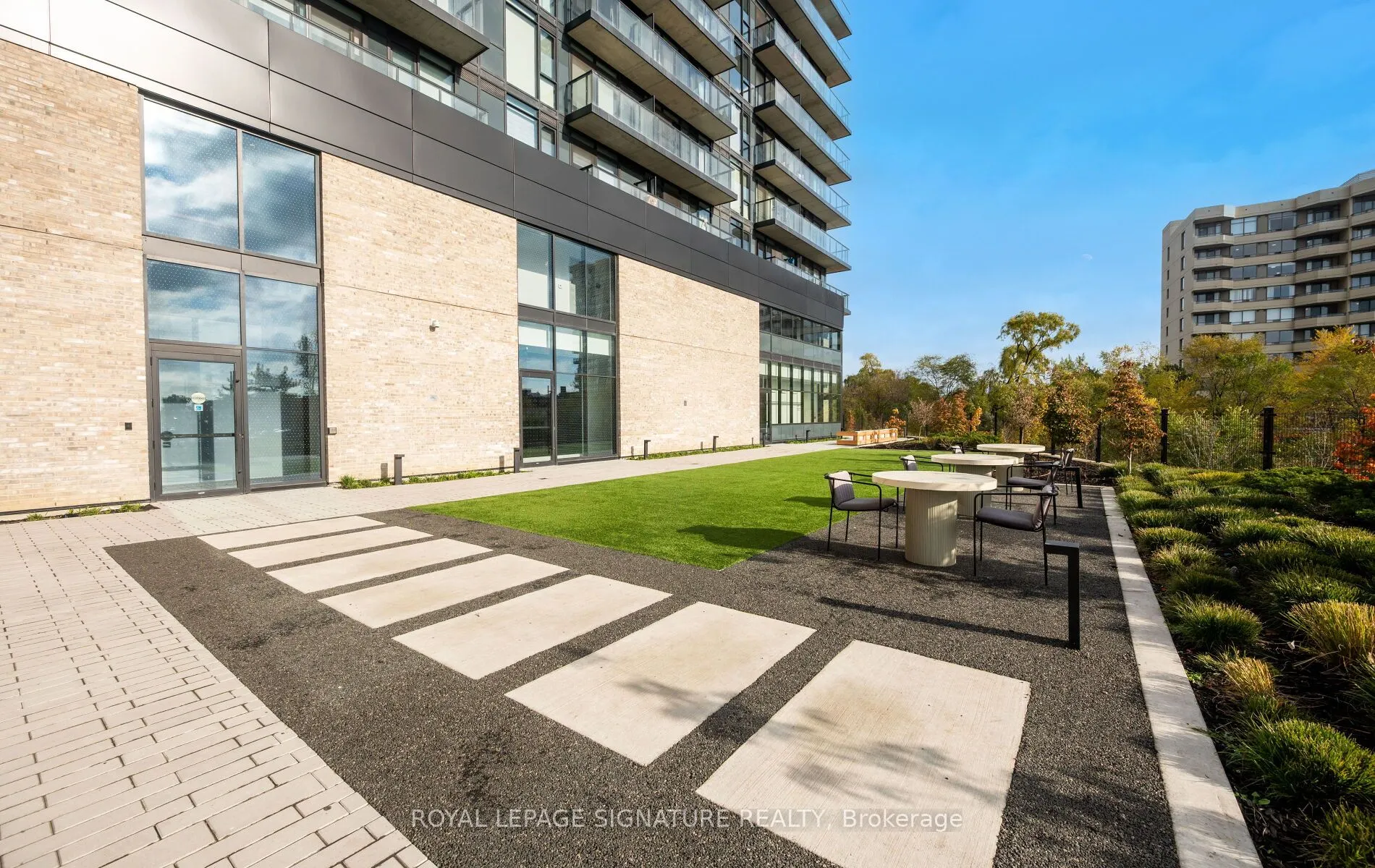 86 Dundas Street E #622
