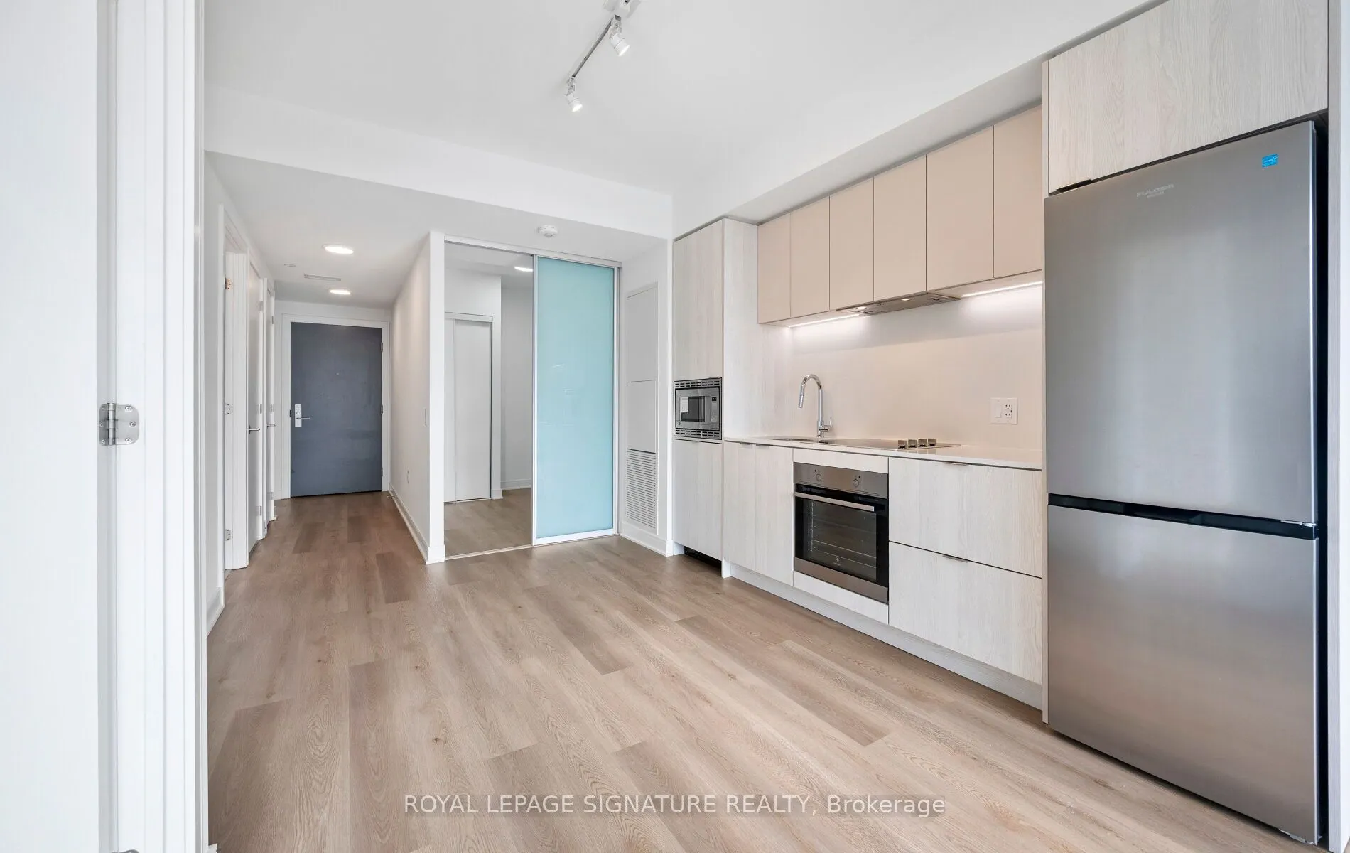 86 Dundas Street E #622