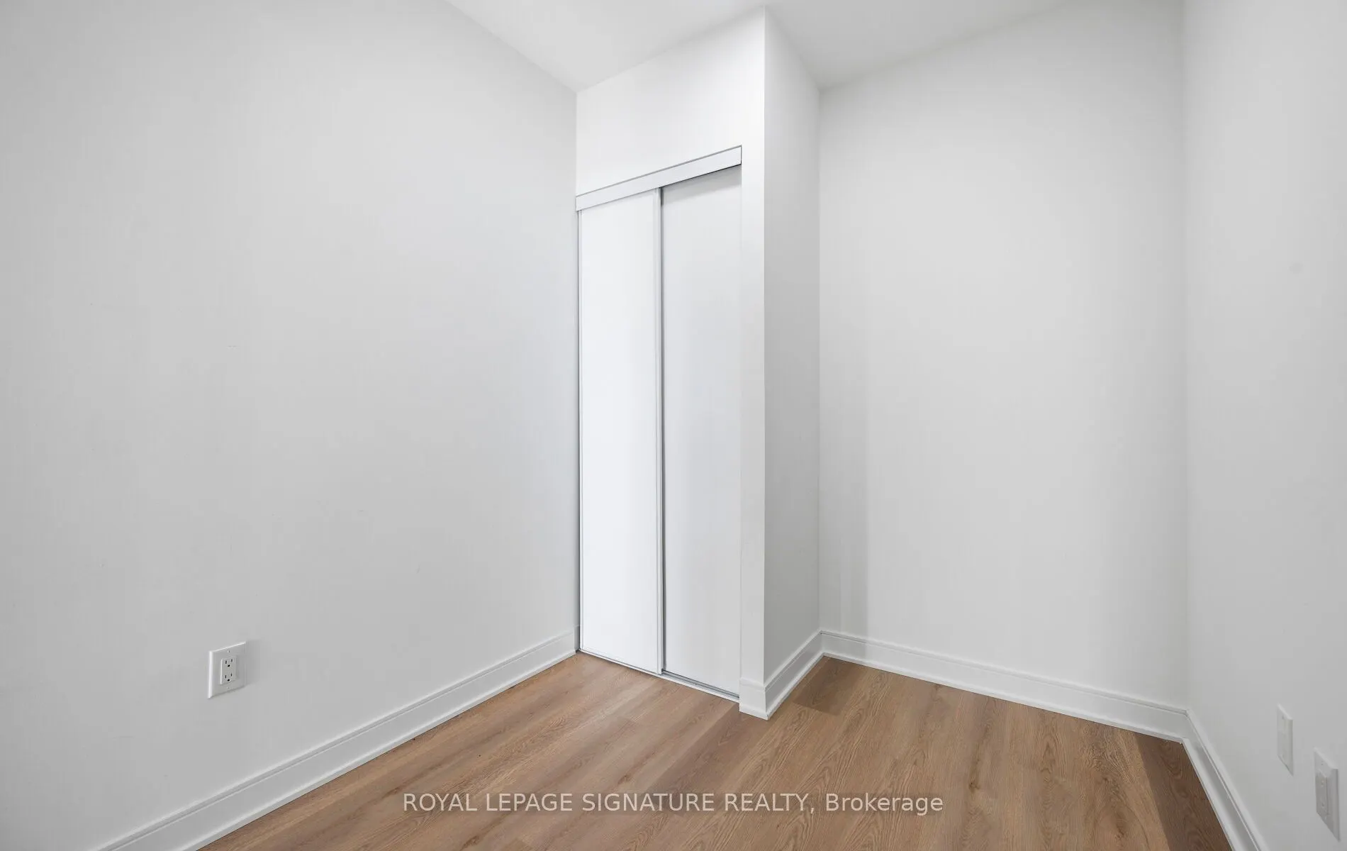 86 Dundas Street E #622