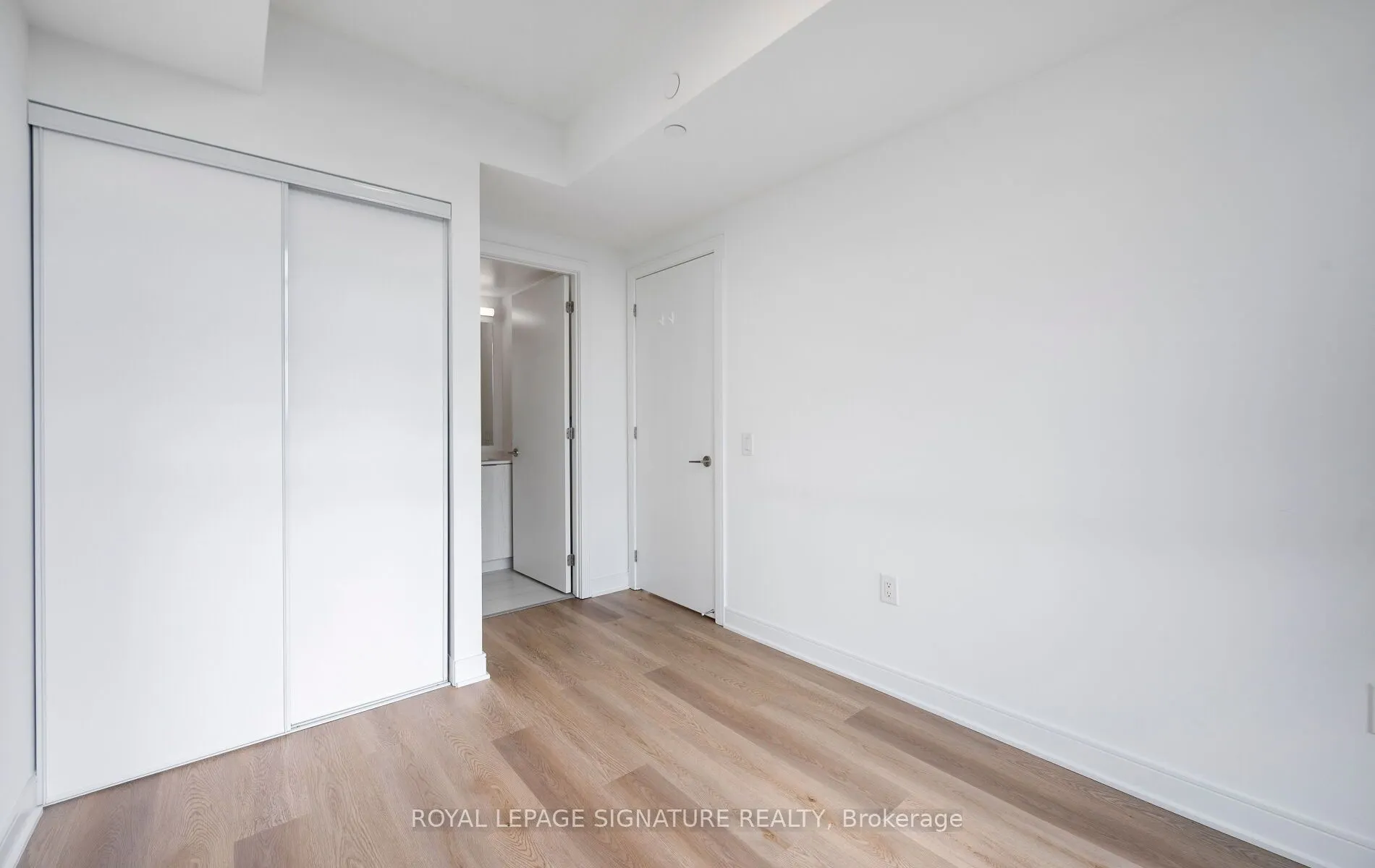 86 Dundas Street E #622