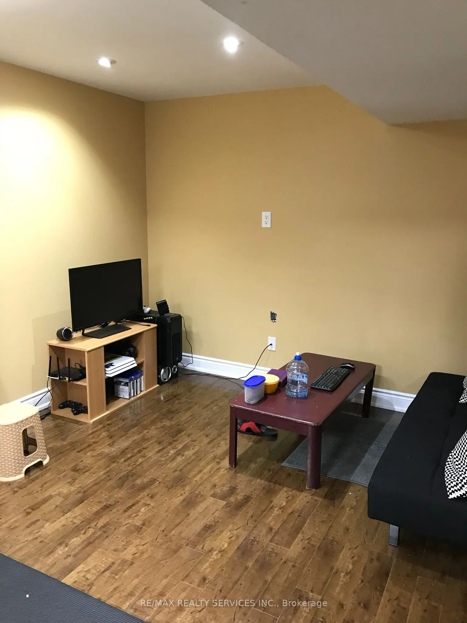 166 Fairwood Circle #Basement