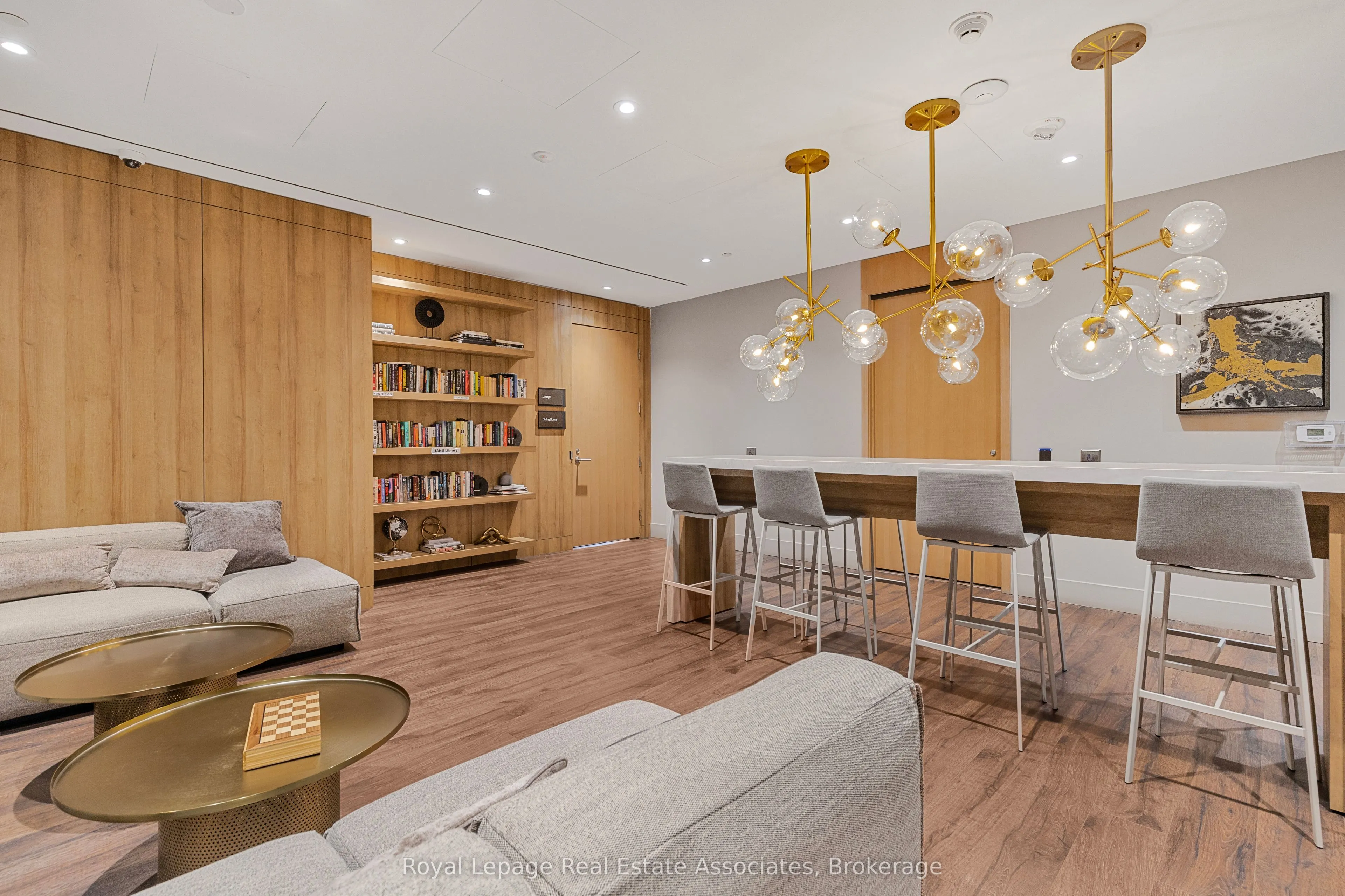 21 Park Street E #805