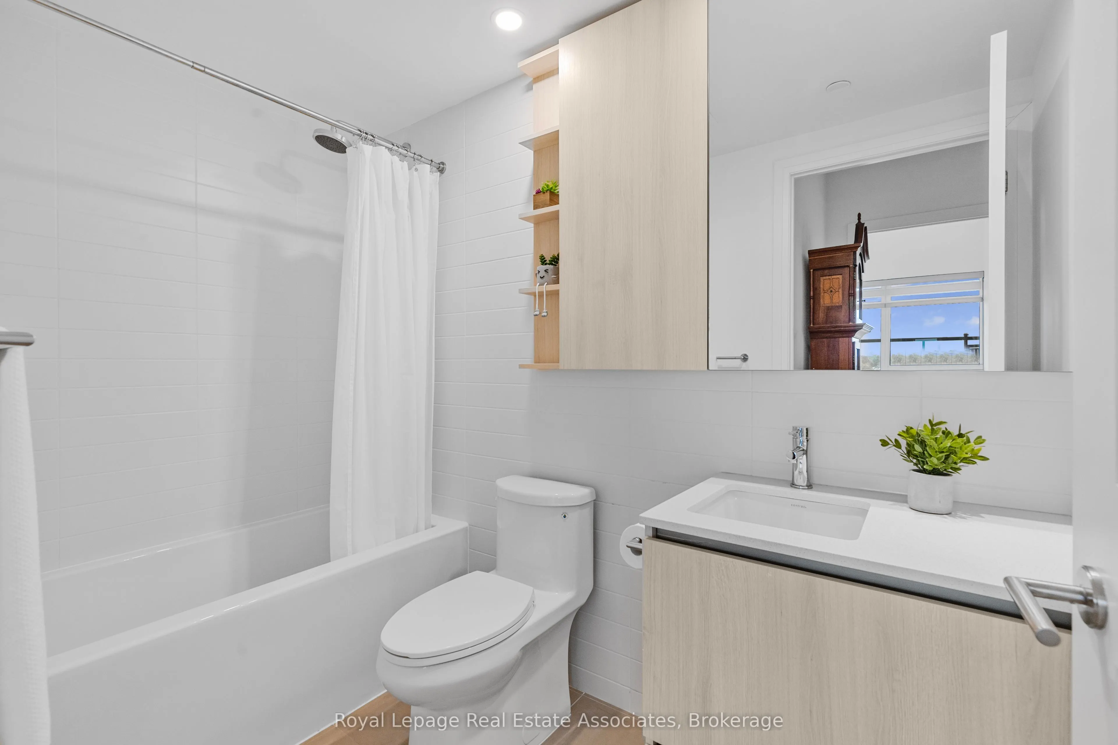 21 Park Street E #805