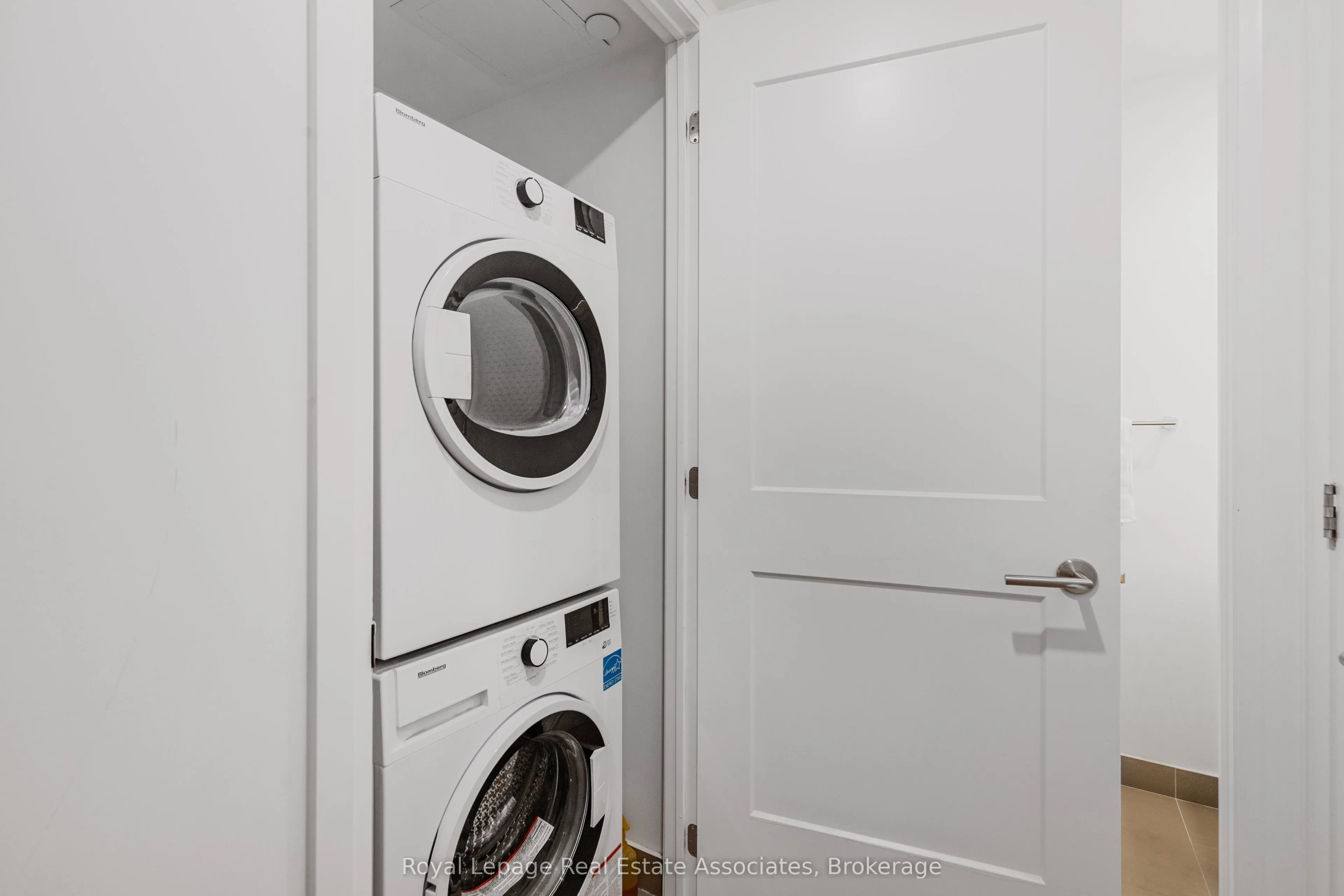 21 Park Street E #805