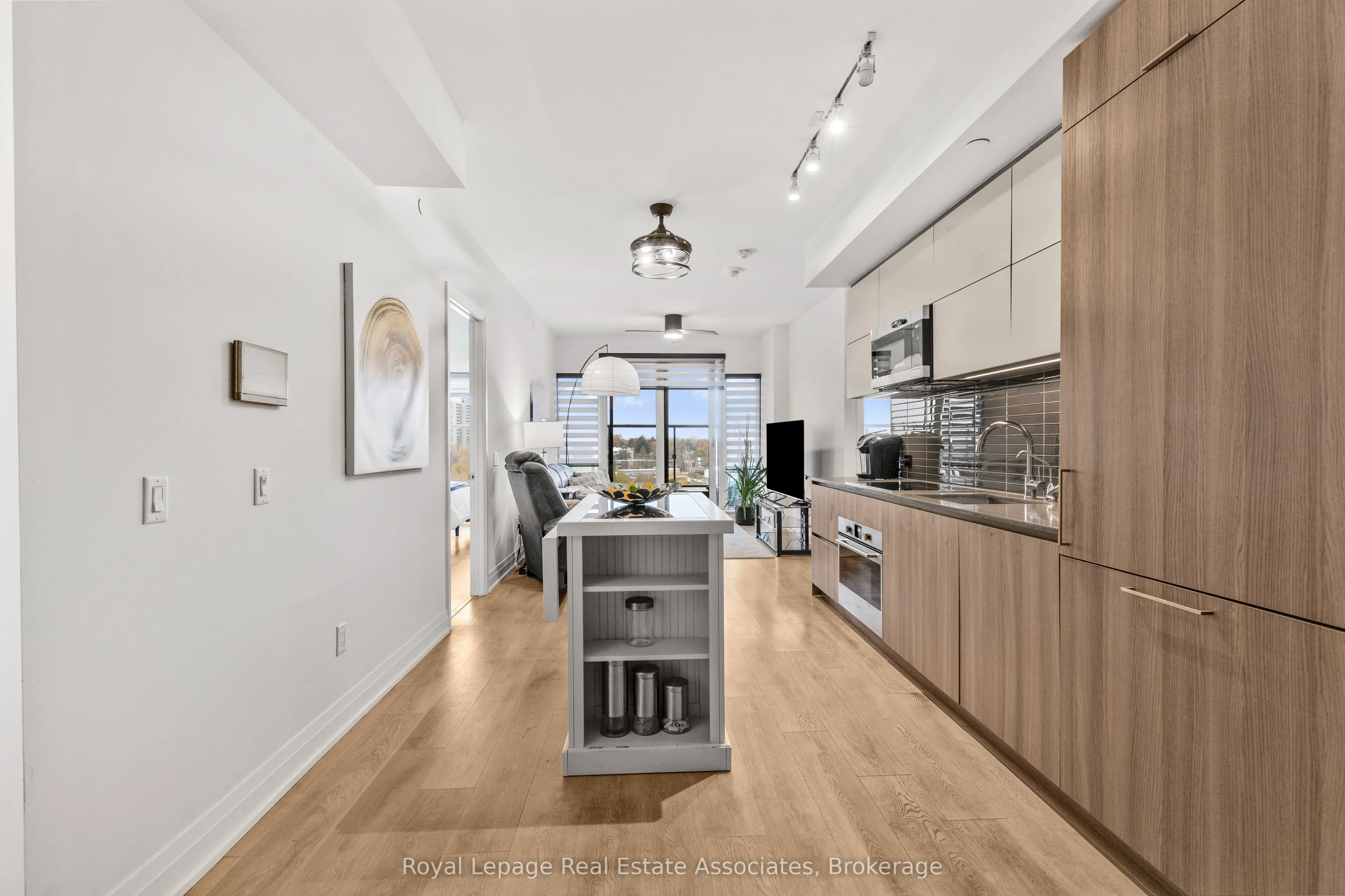 21 Park Street E #805
