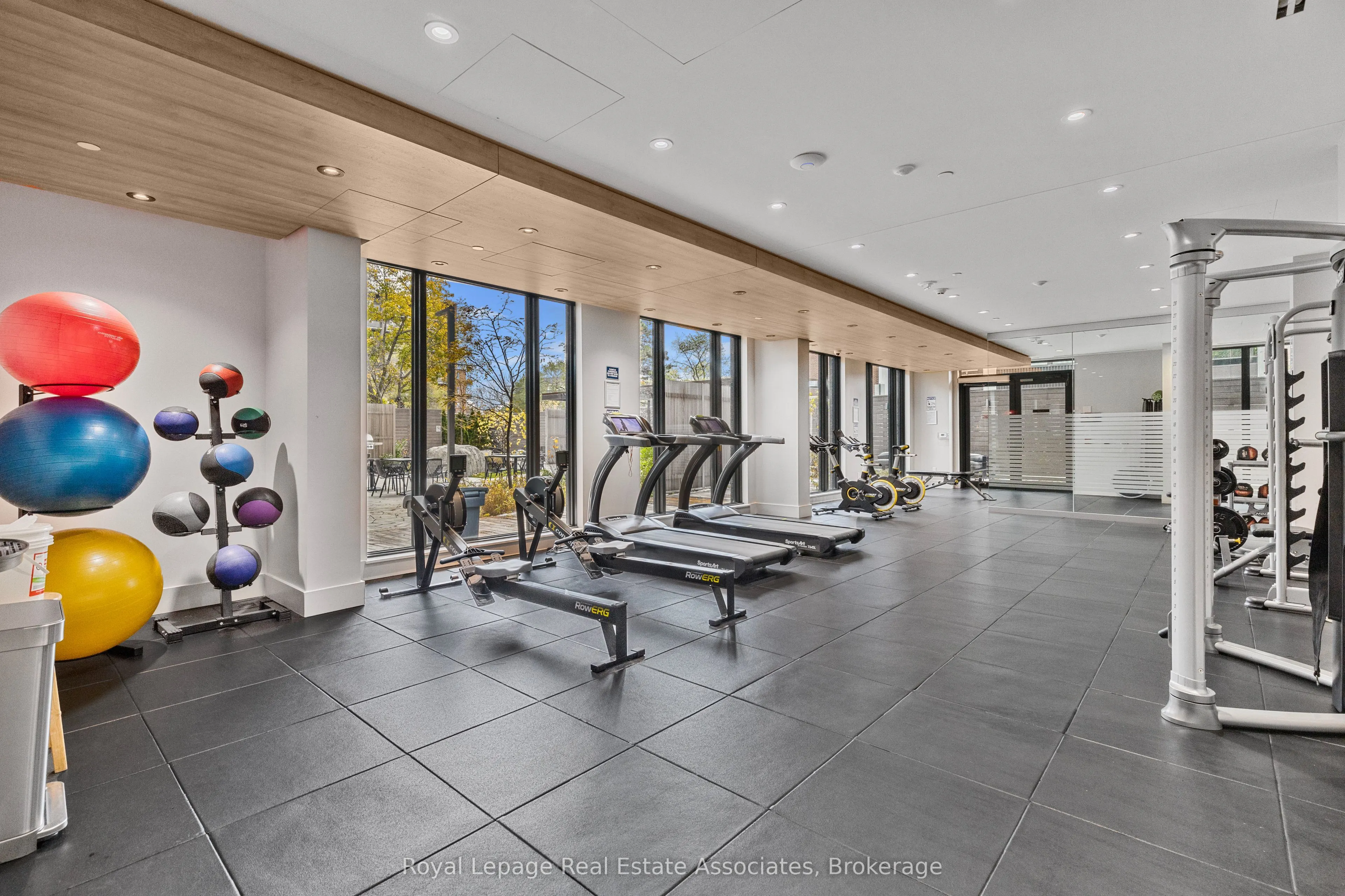 21 Park Street E #805
