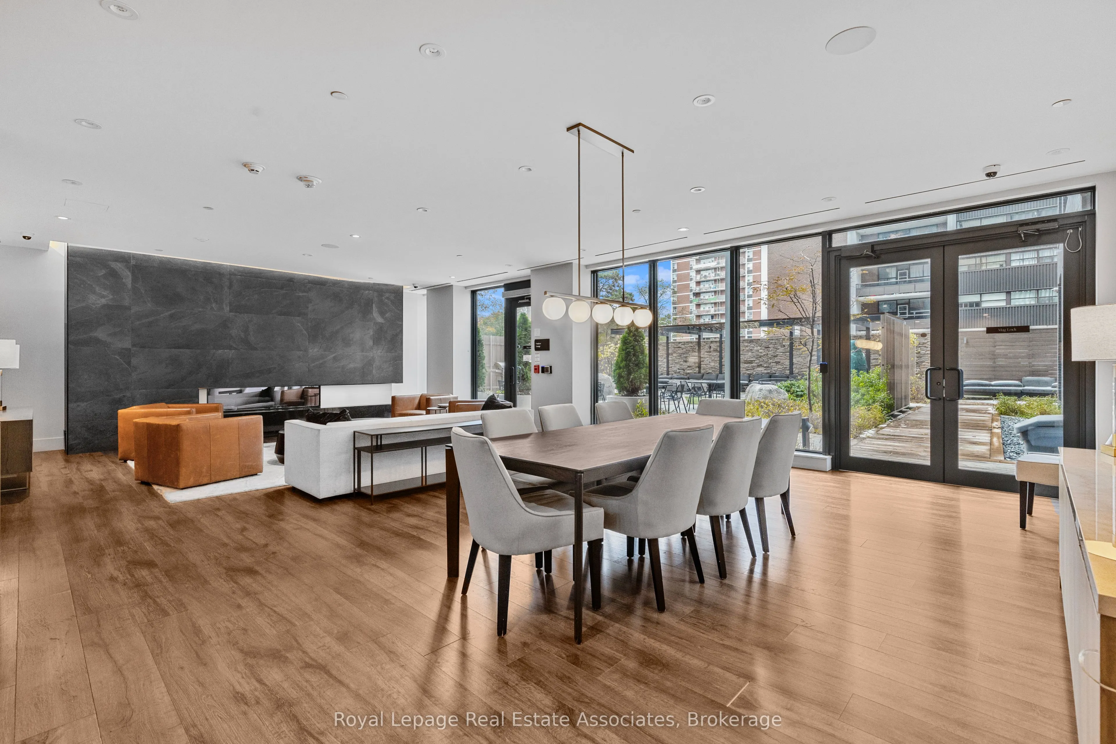 21 Park Street E #805