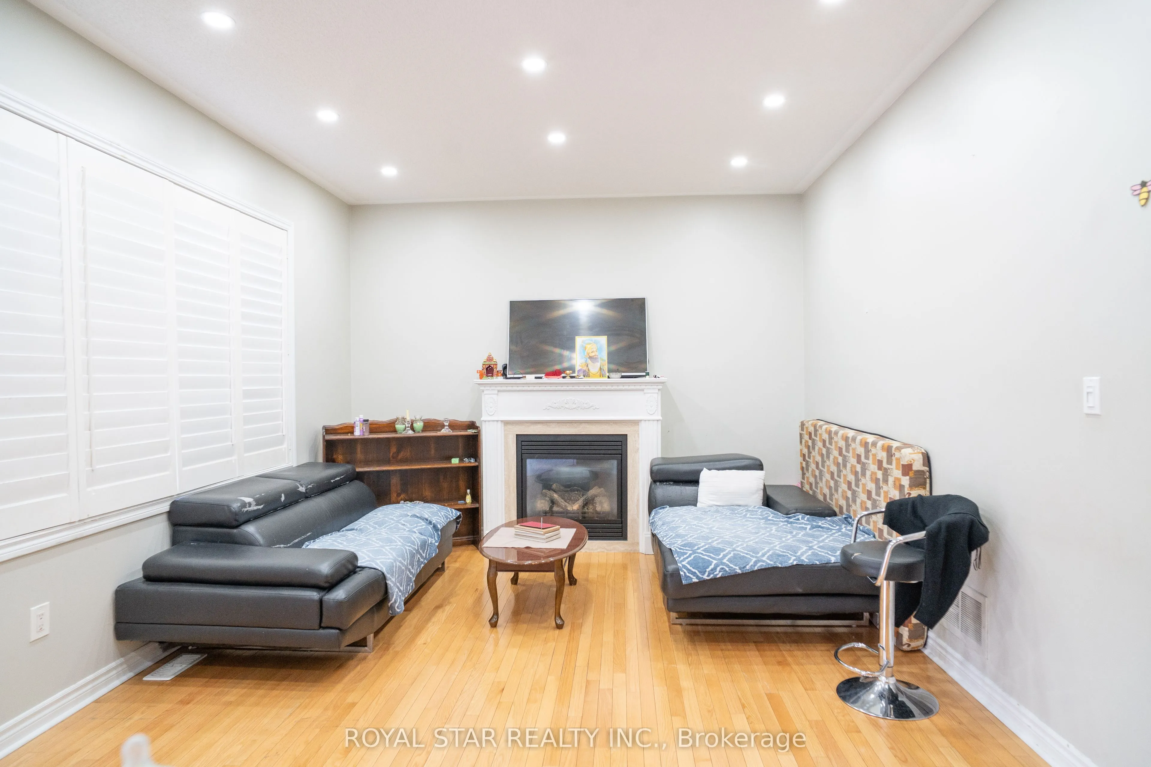 80 Summitgreen Crescent