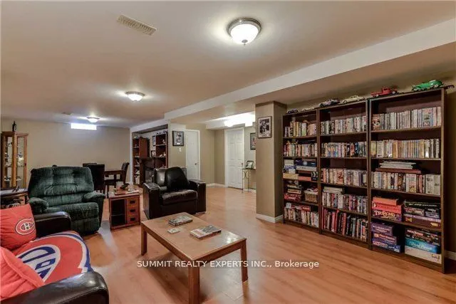 23 Bissell Drive N