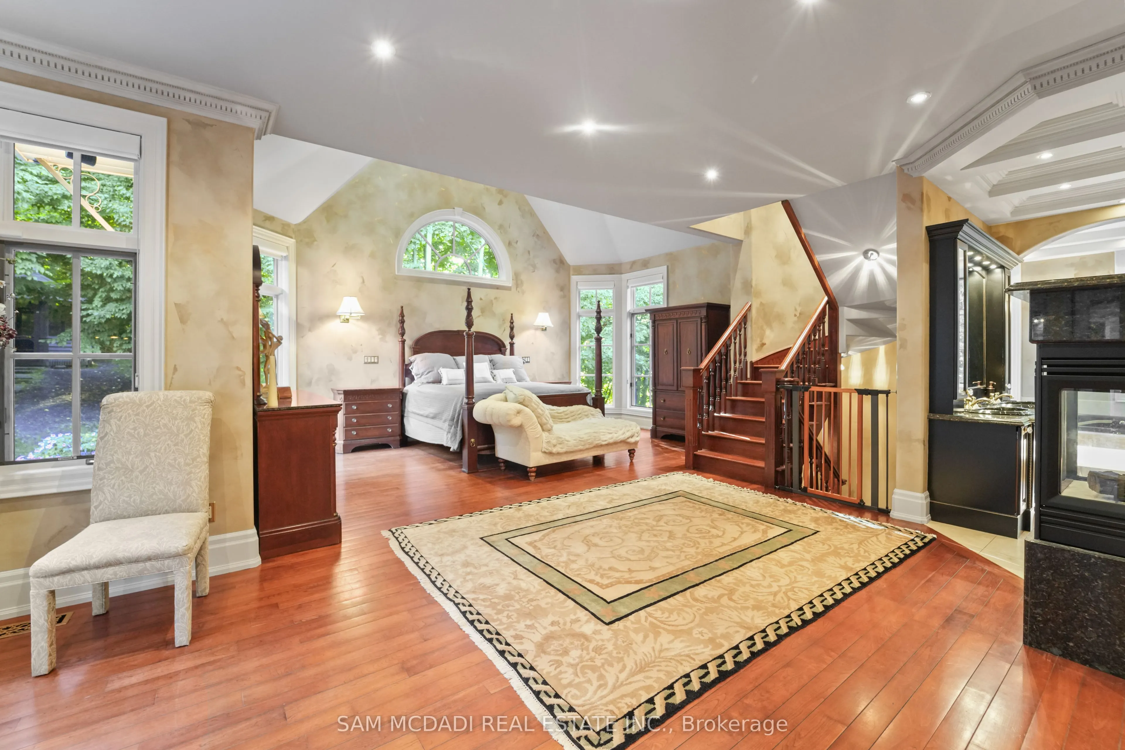 10140 Pineview Trail
