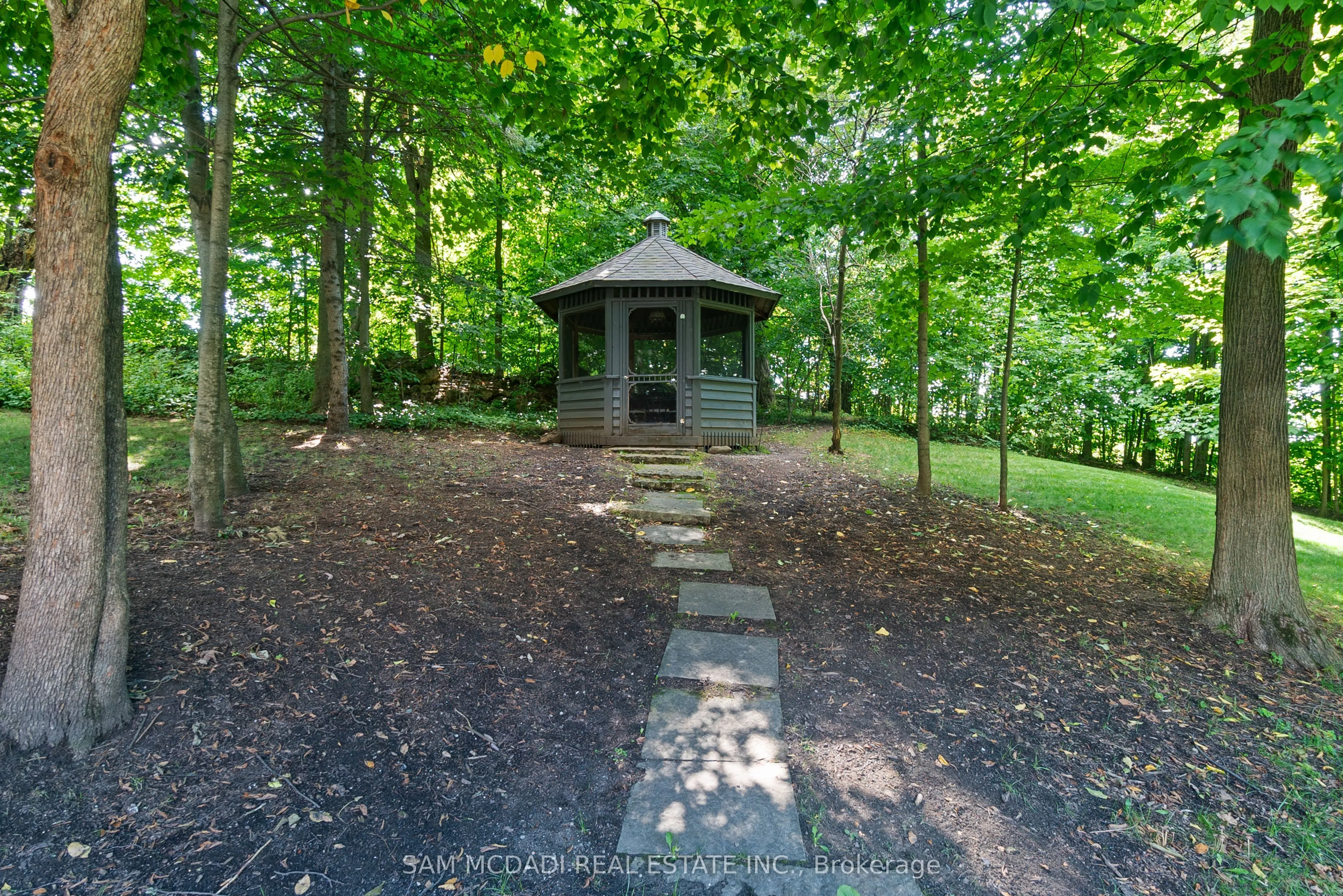 10140 Pineview Trail