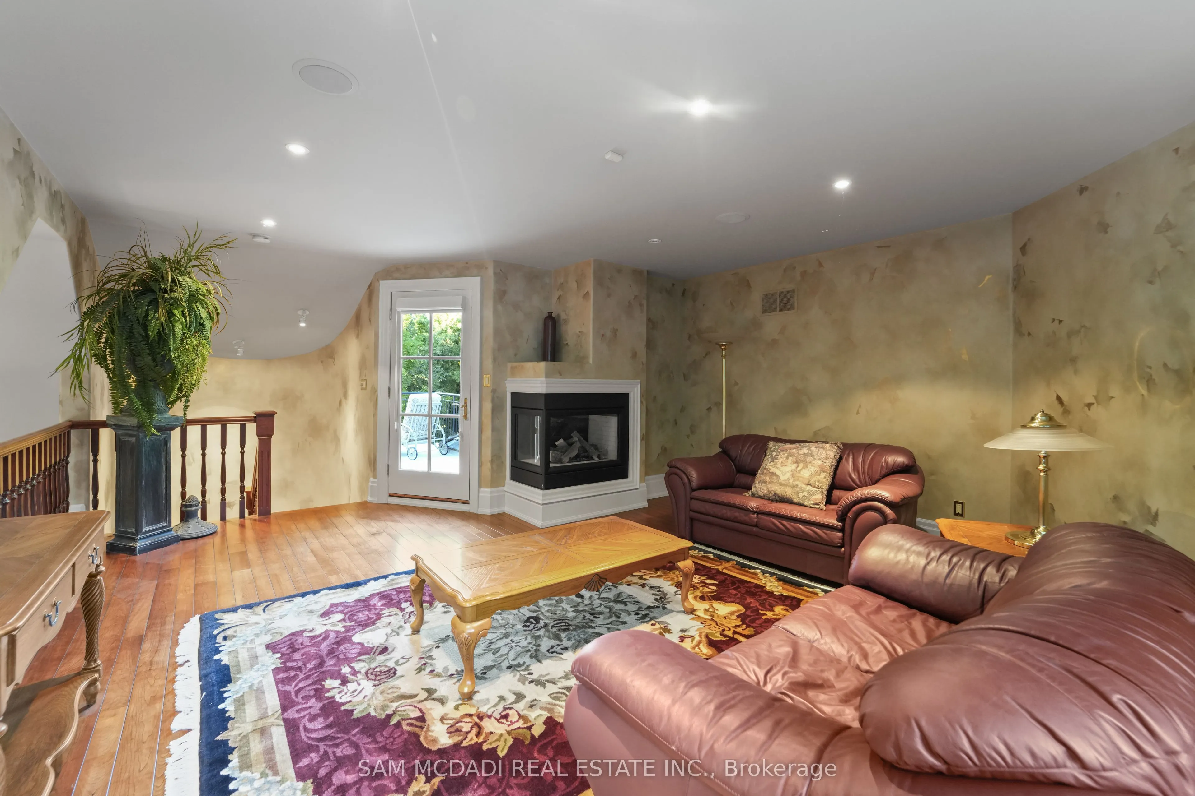 10140 Pineview Trail