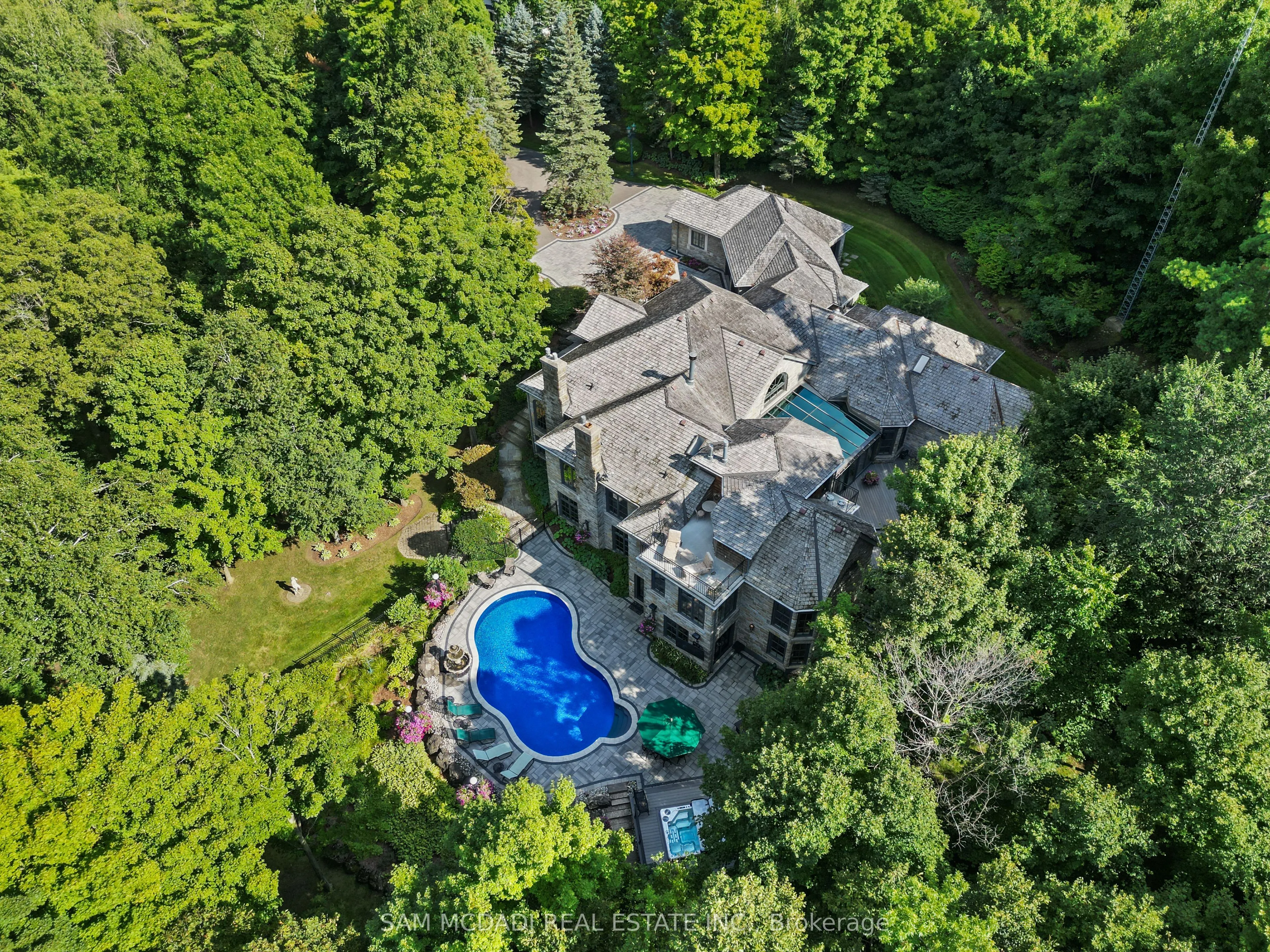 10140 Pineview Trail