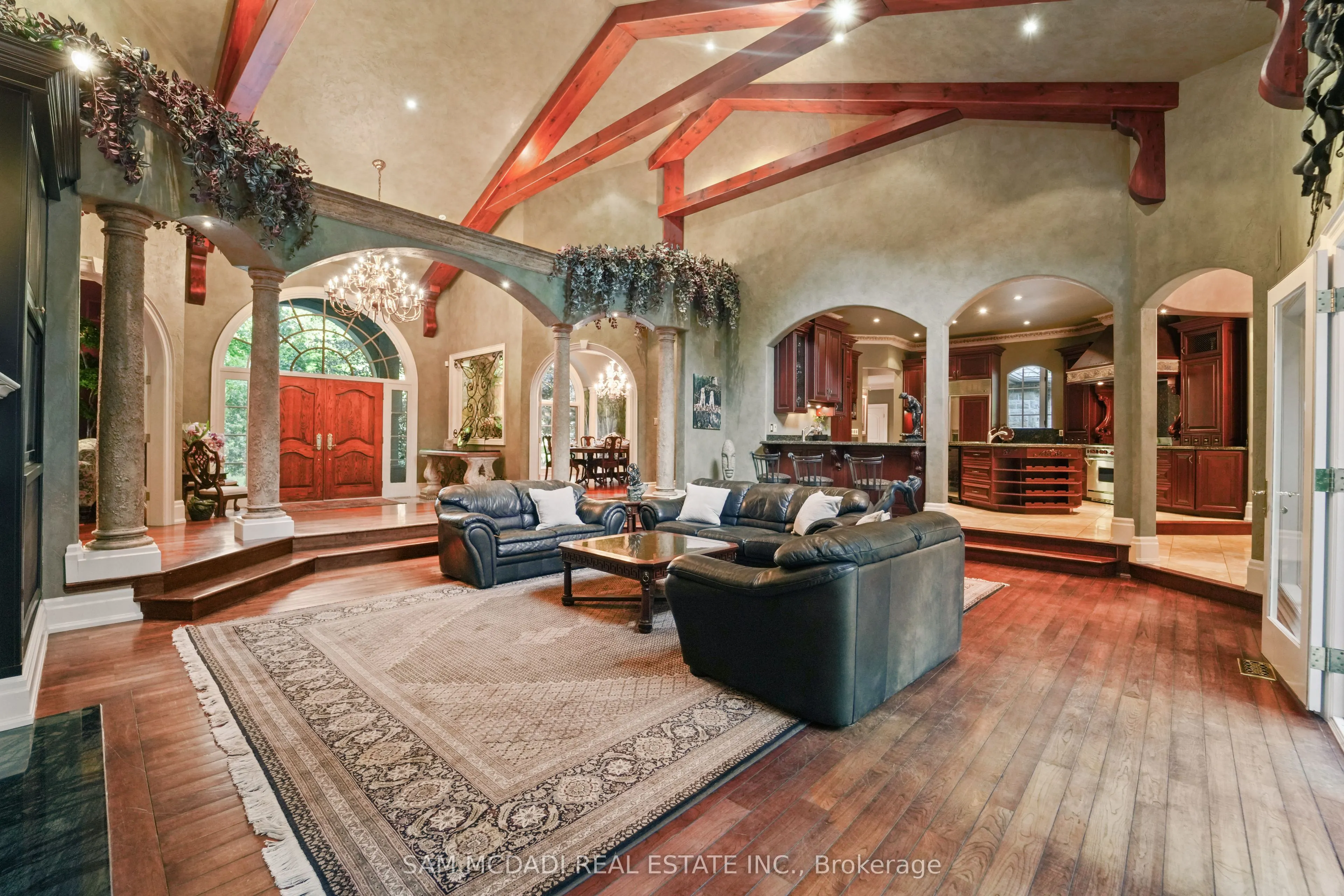 10140 Pineview Trail