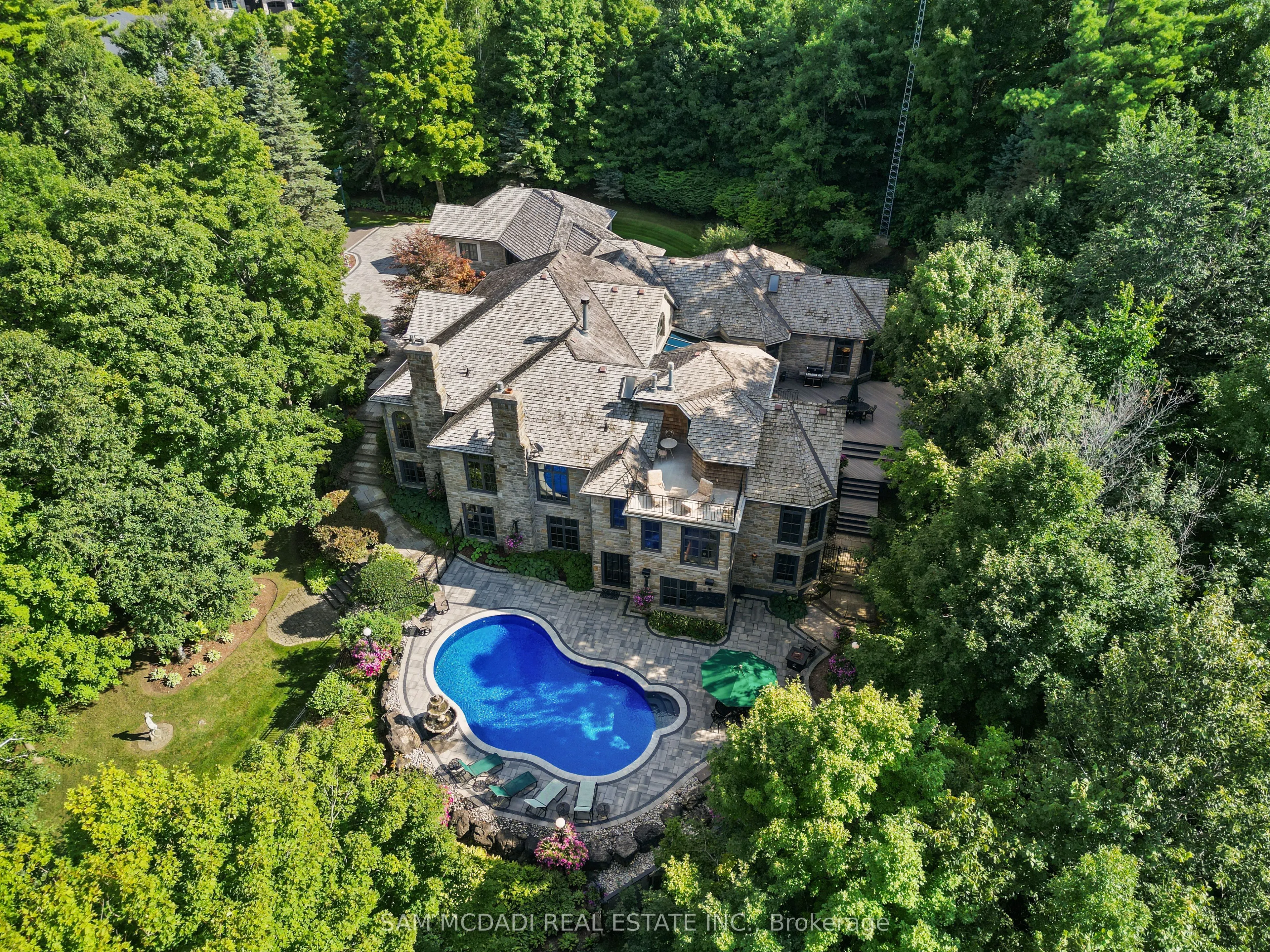 10140 Pineview Trail
