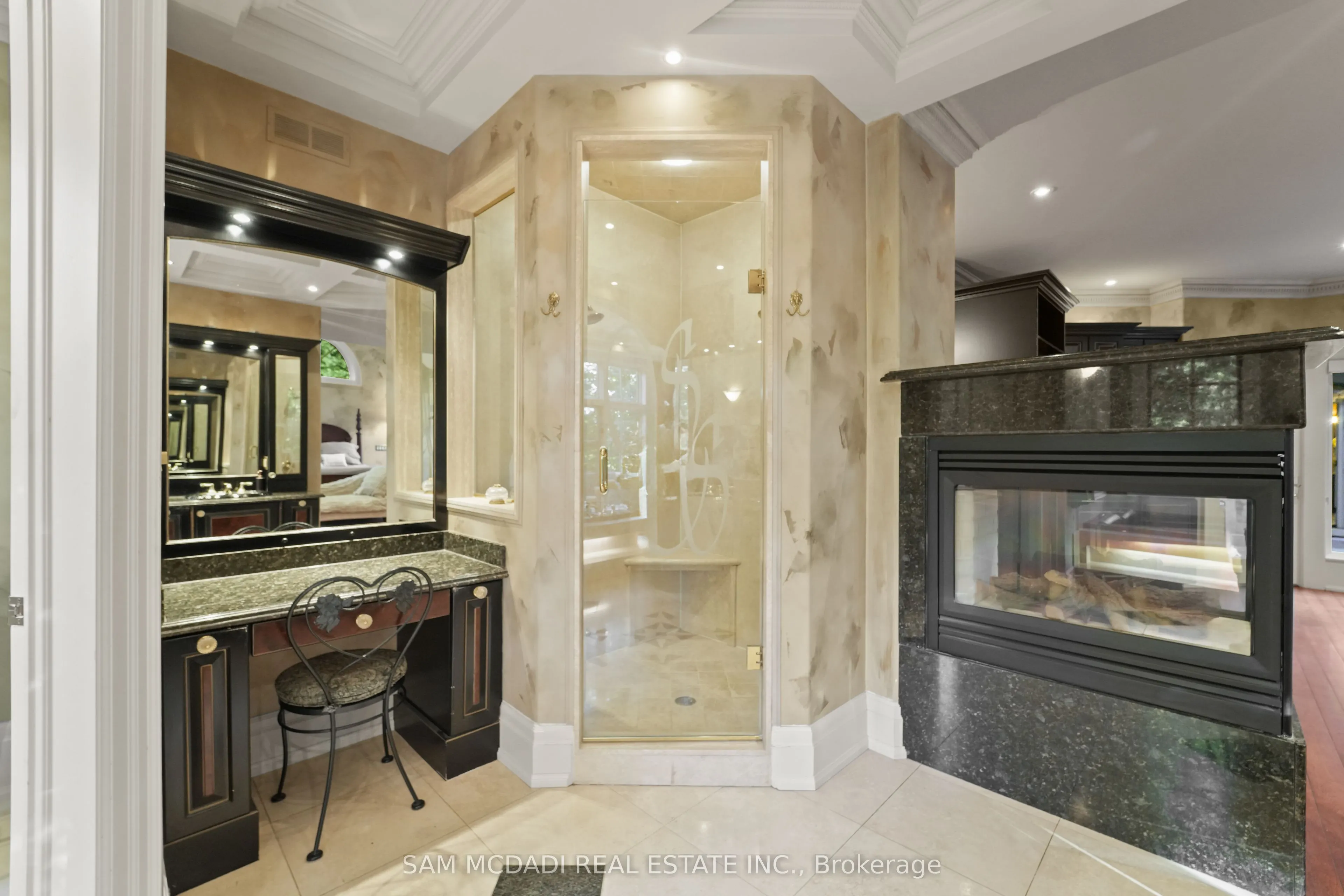 10140 Pineview Trail