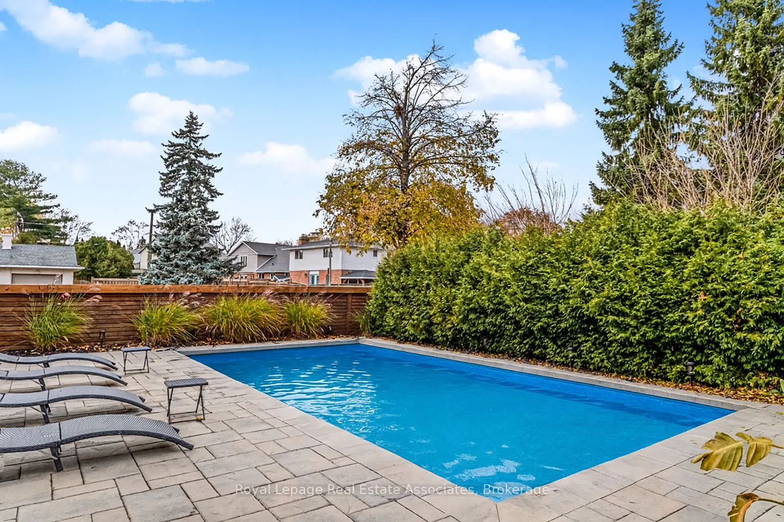 134 Fairwood Place W