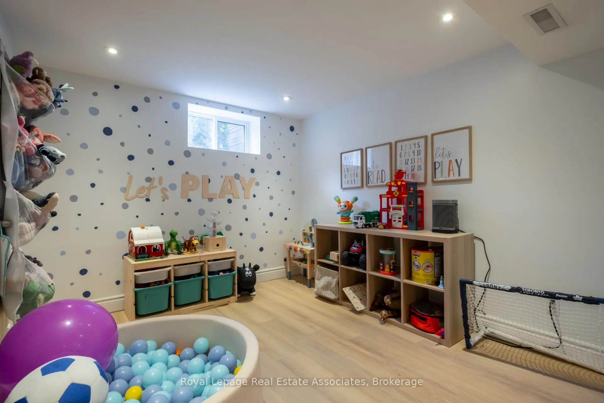 134 Fairwood Place W