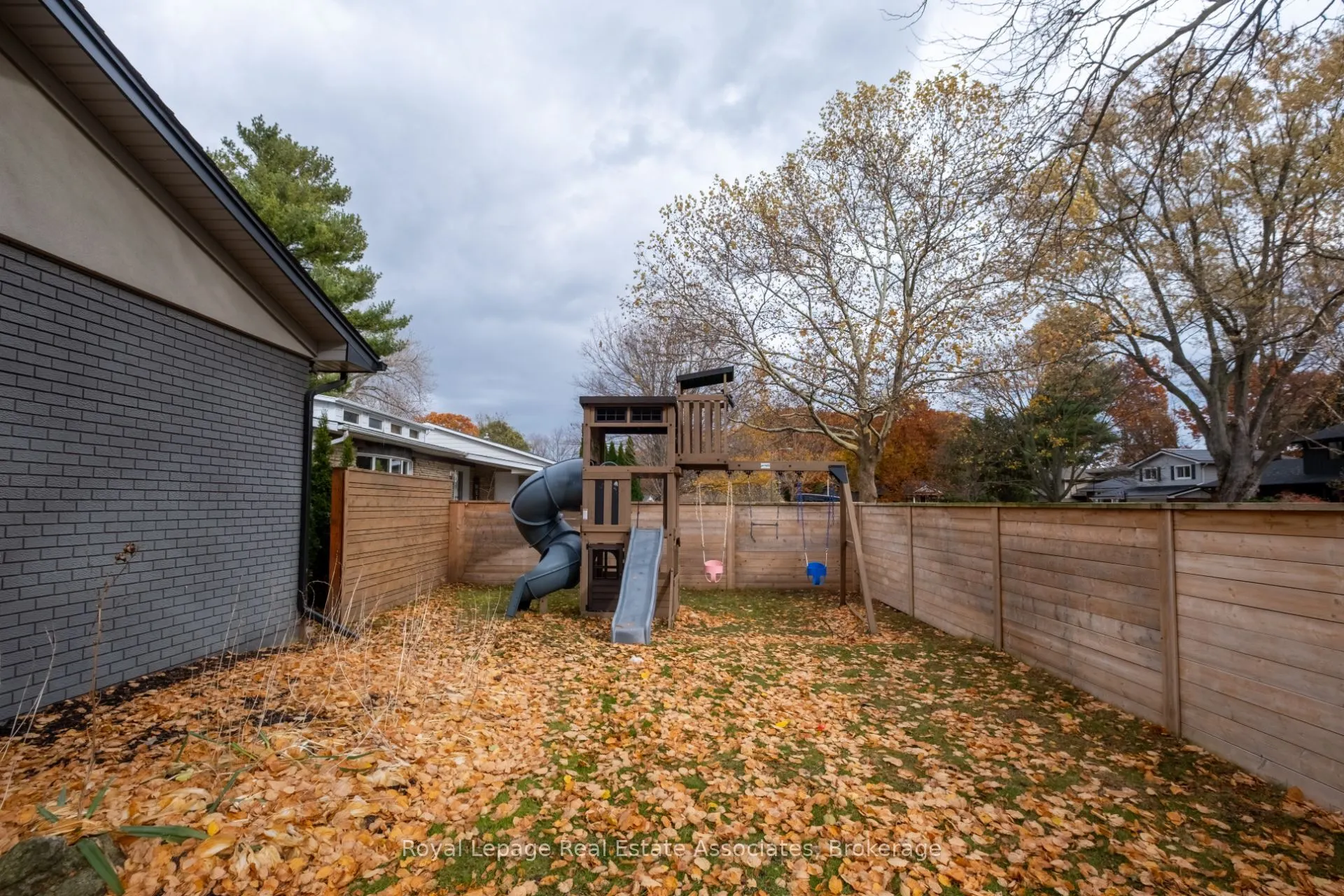 134 Fairwood Place W