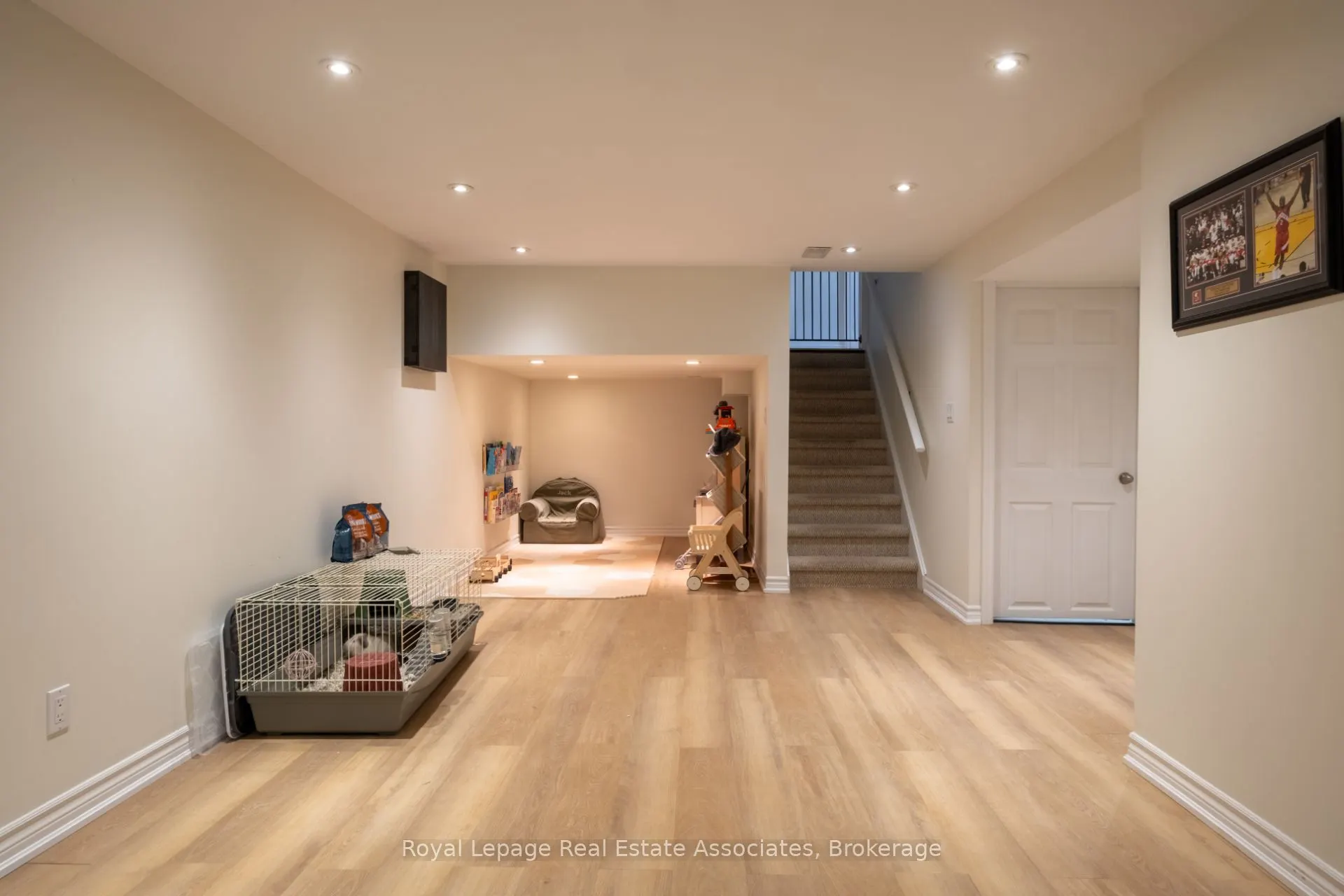 134 Fairwood Place W