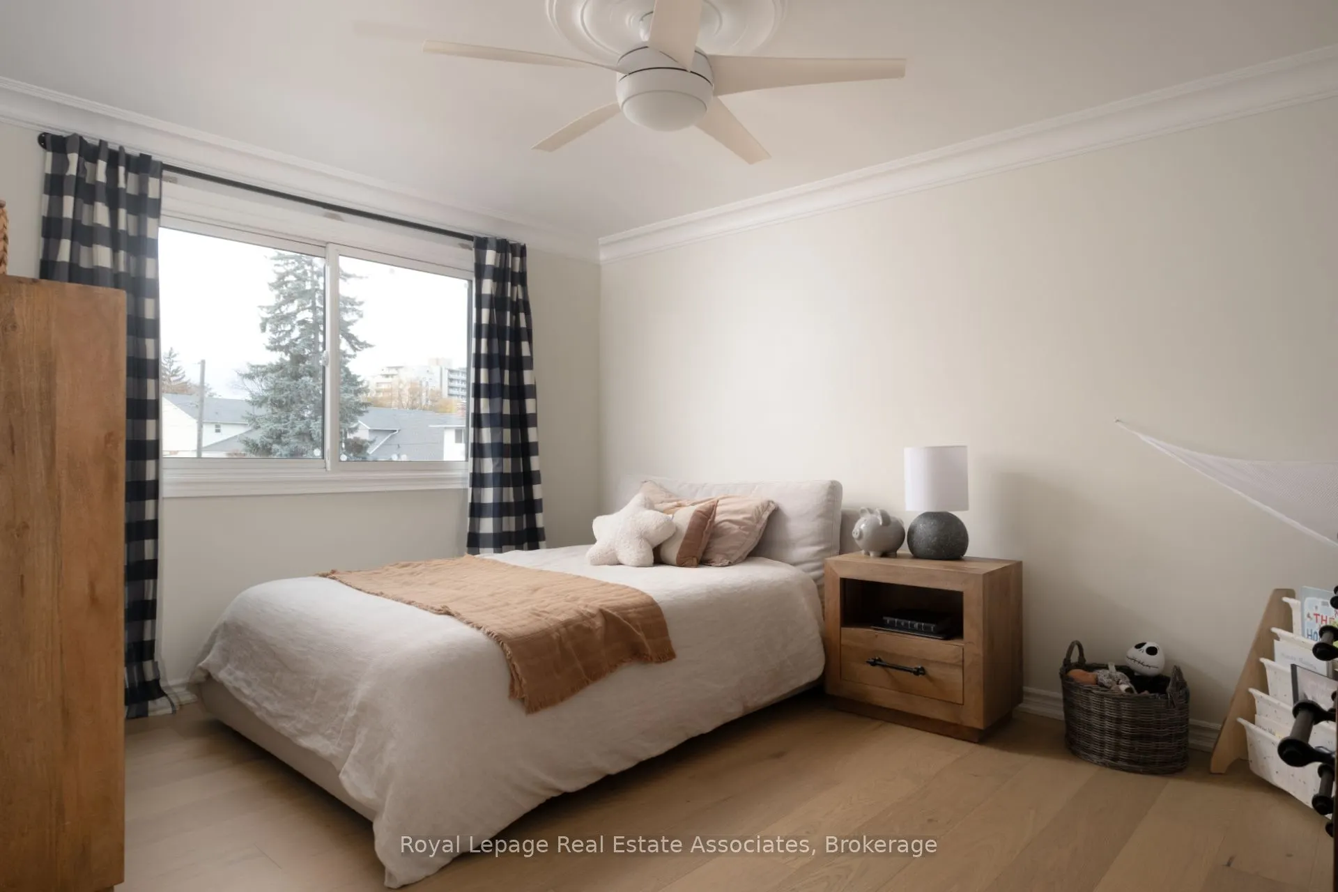 134 Fairwood Place W