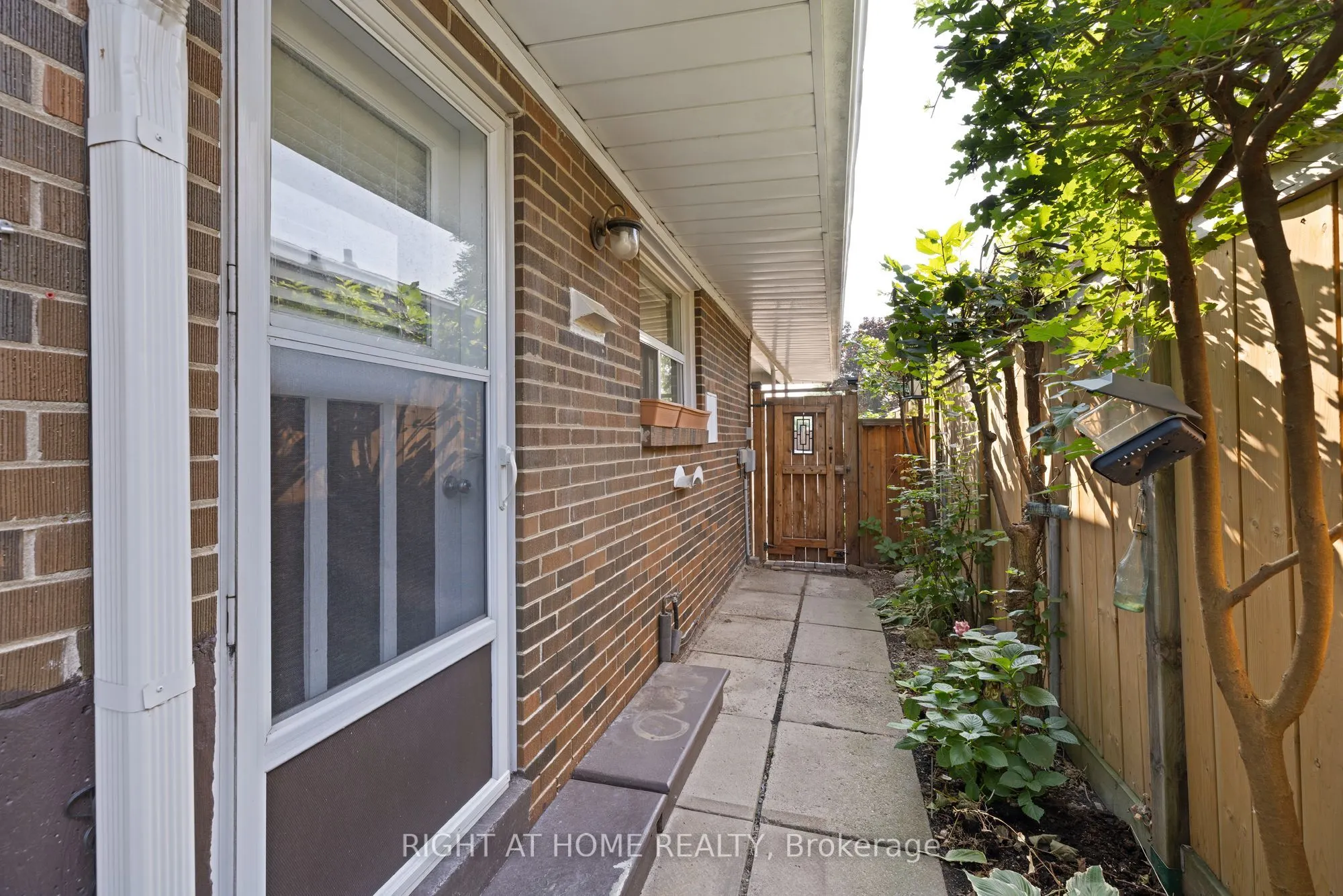 1147 Saturnia Crescent