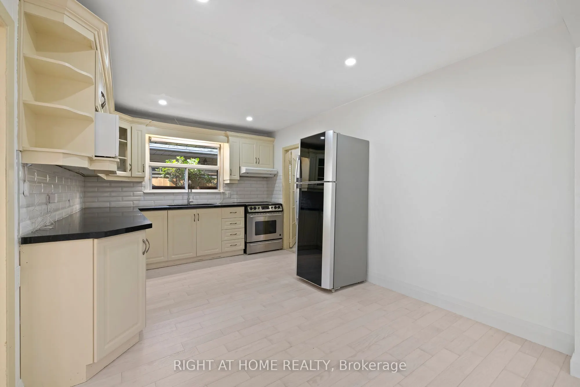 1147 Saturnia Crescent
