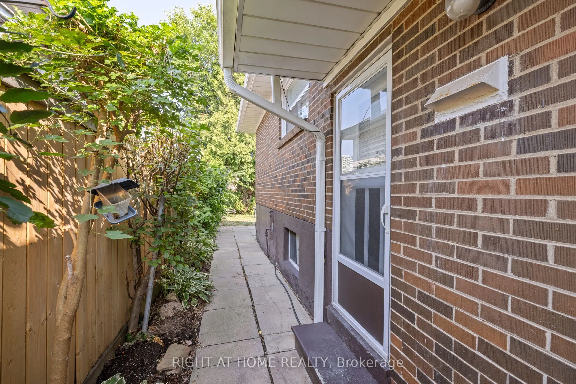 1147 Saturnia Crescent