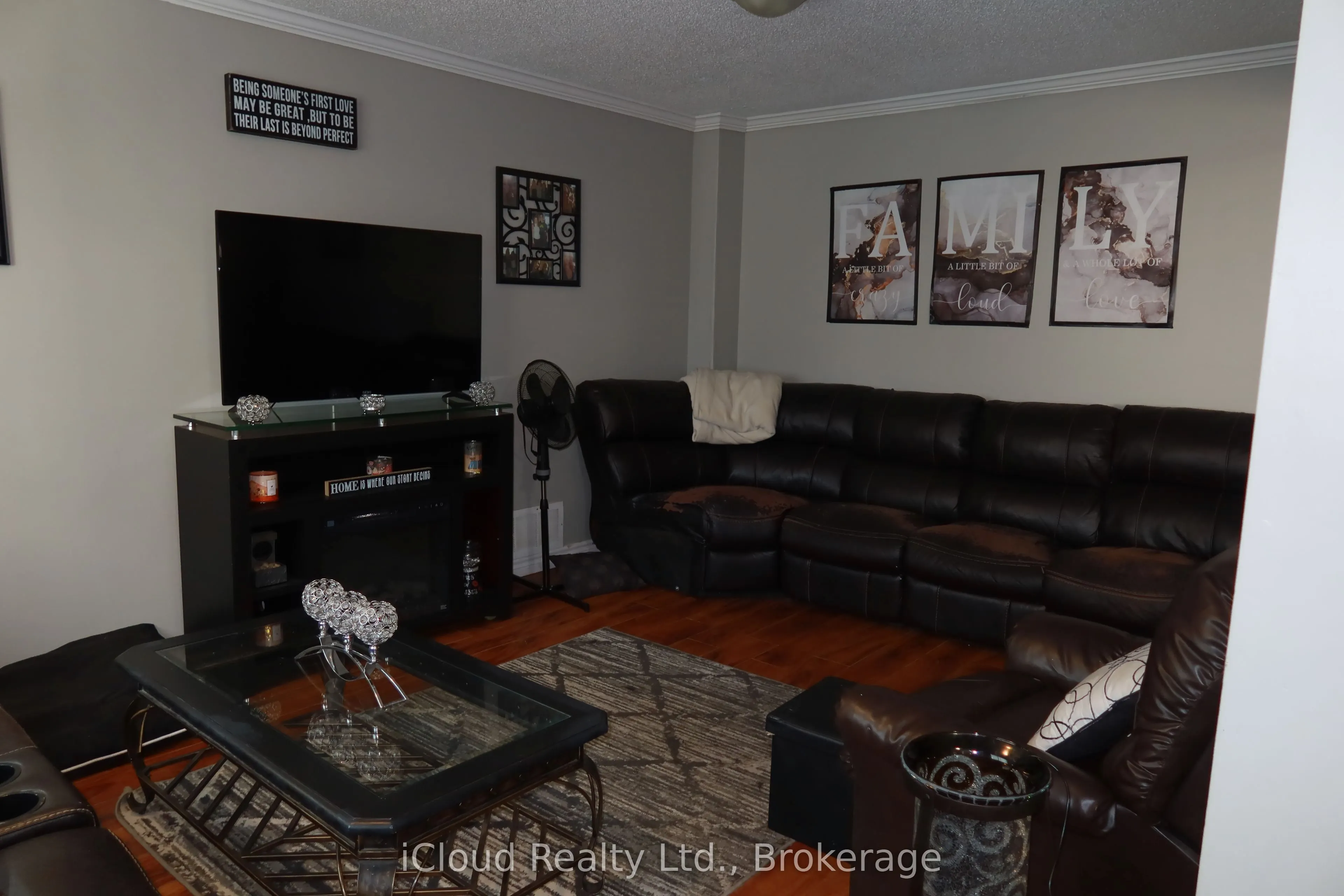 9 Hazelglen Court