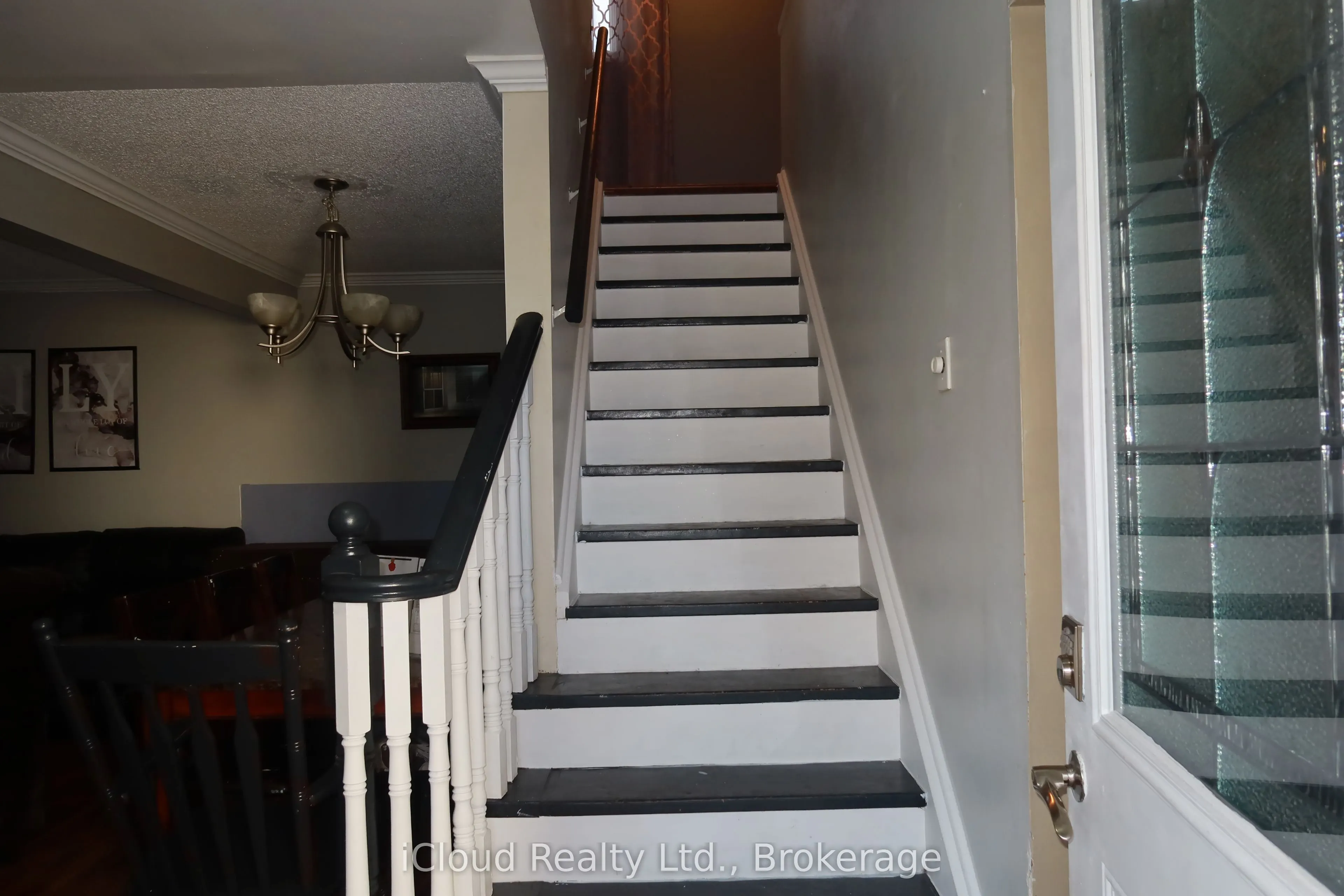 9 Hazelglen Court