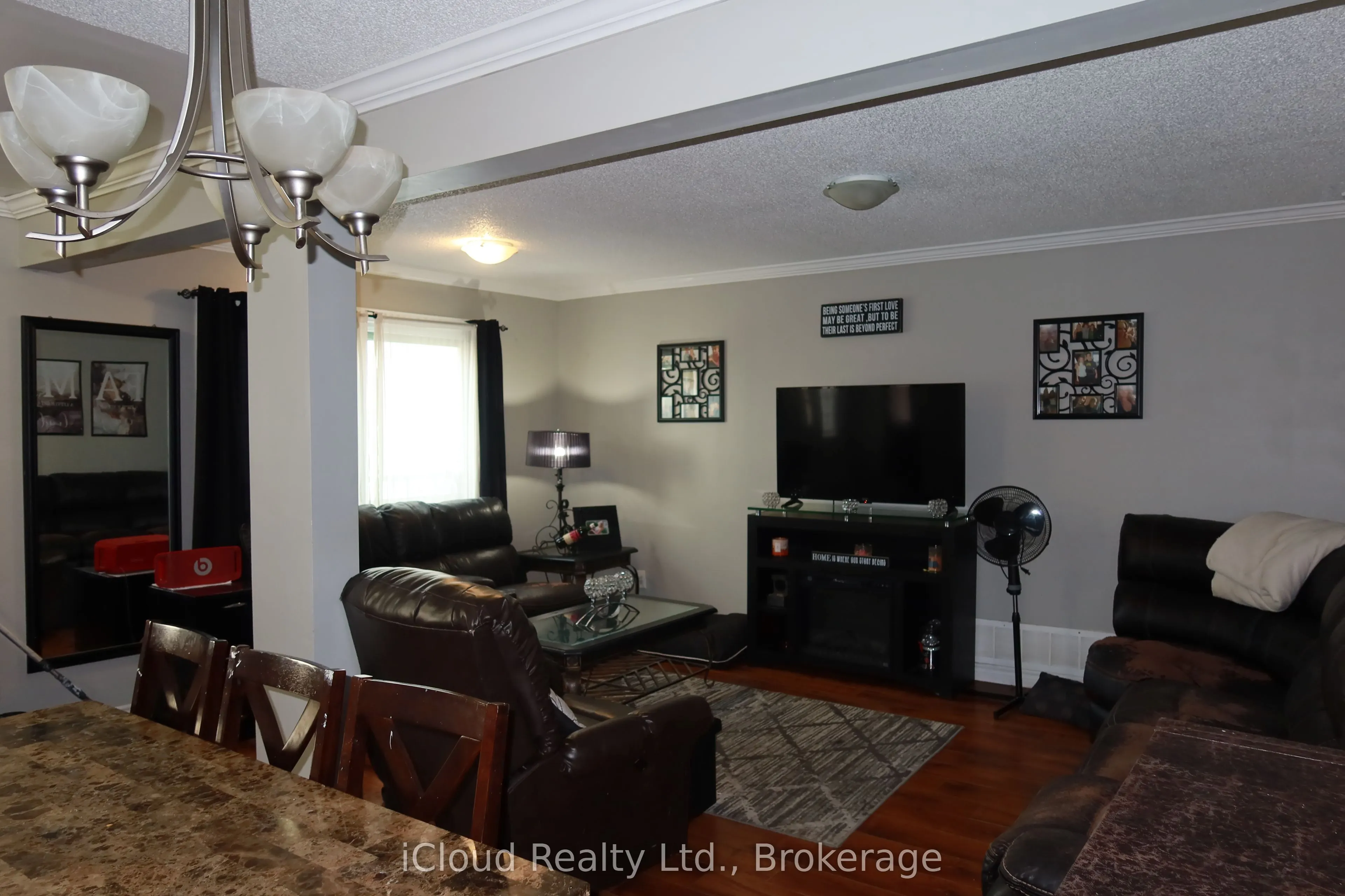 9 Hazelglen Court