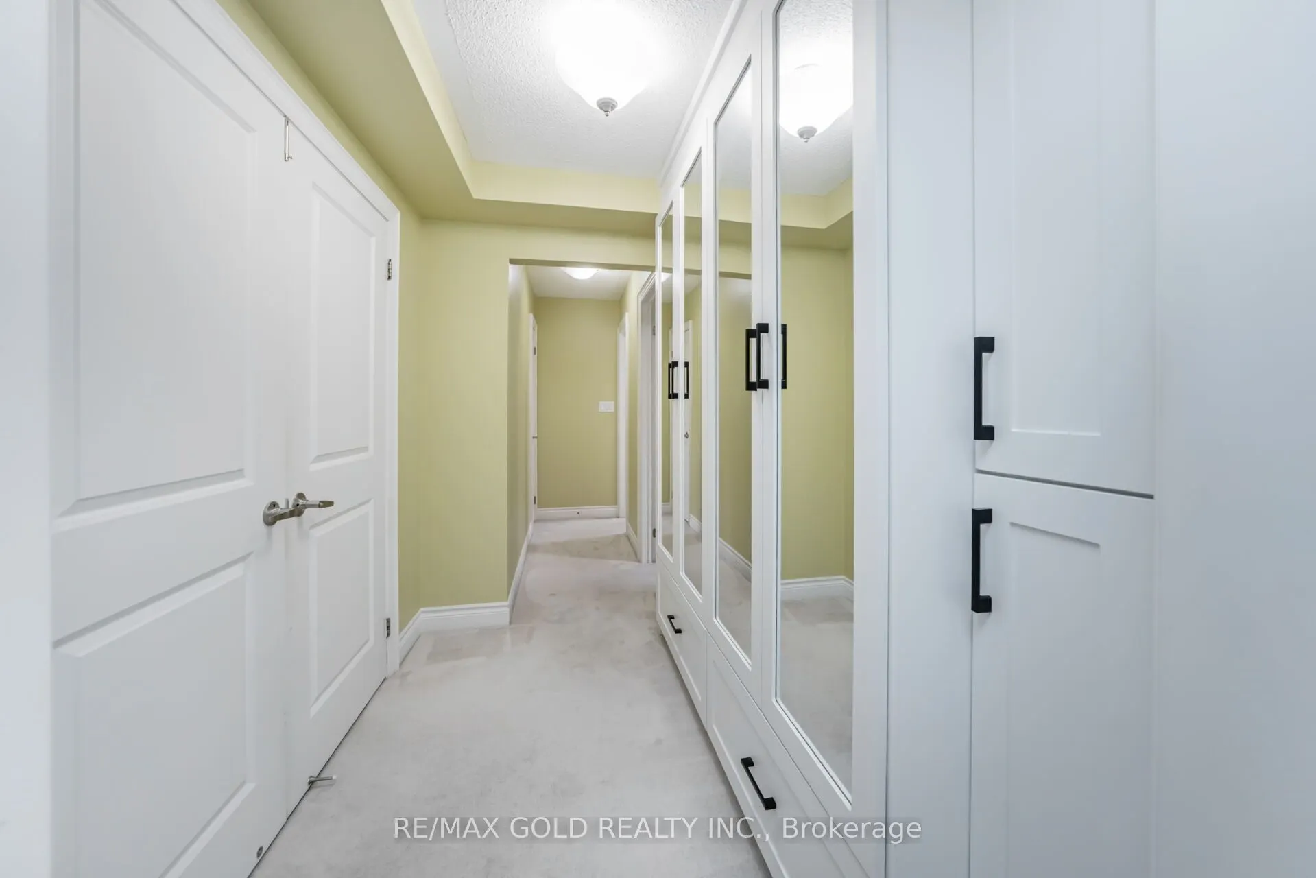6 ayrshire Court