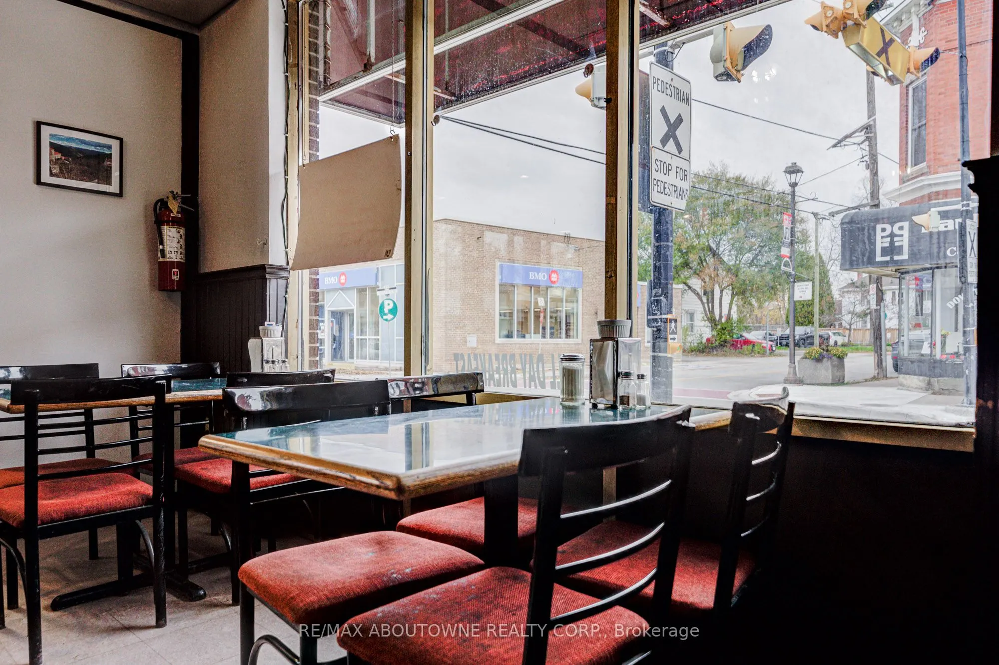 28 Mill Street E