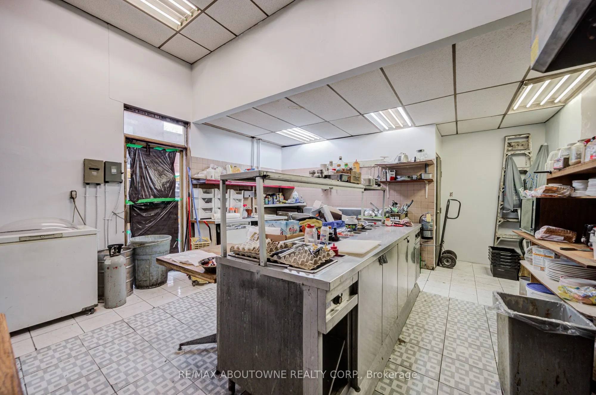 28 Mill Street E