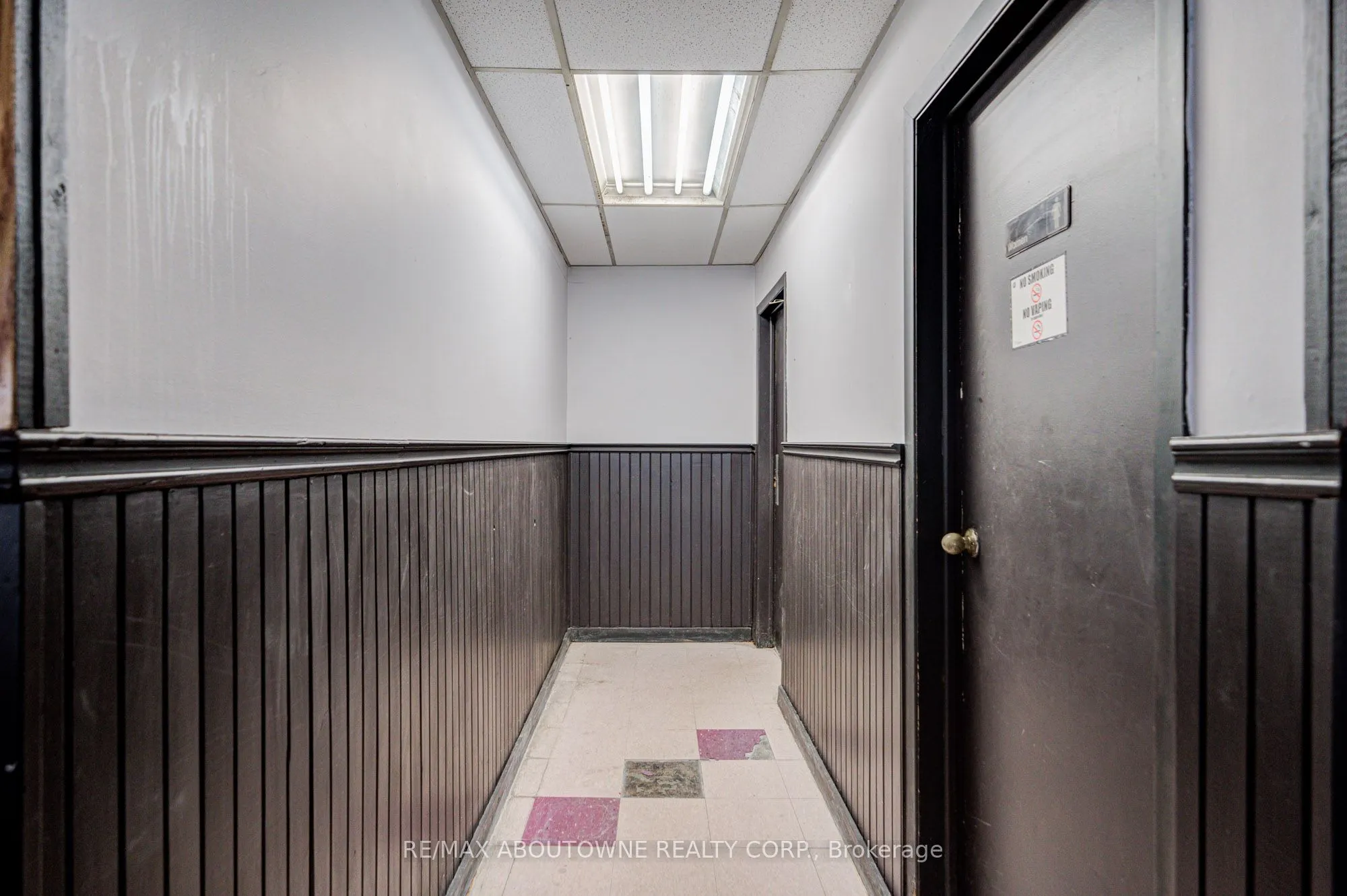 28 Mill Street E