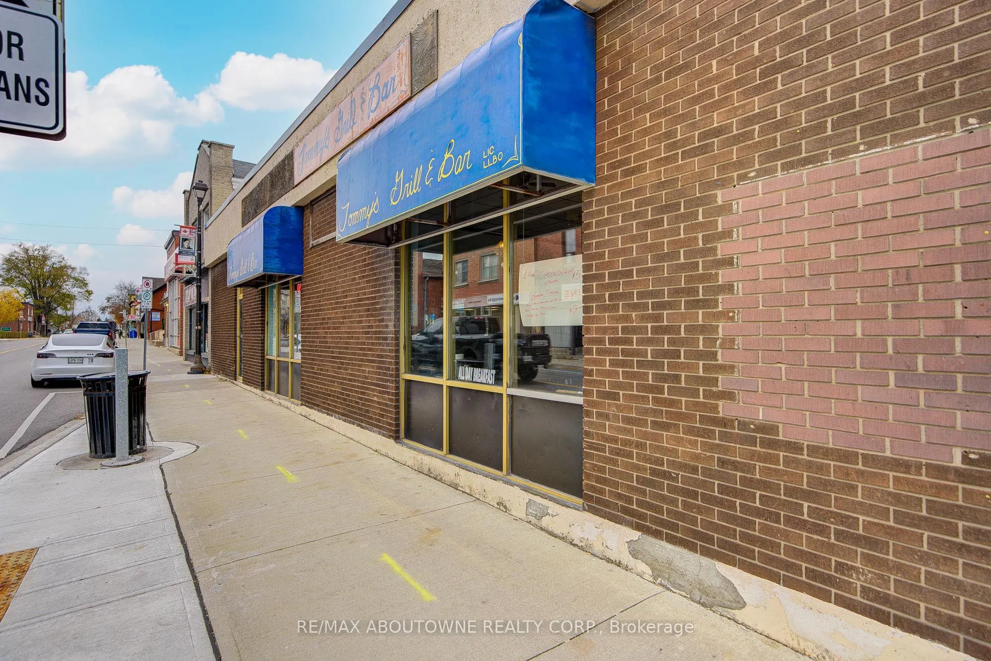 28 Mill Street E
