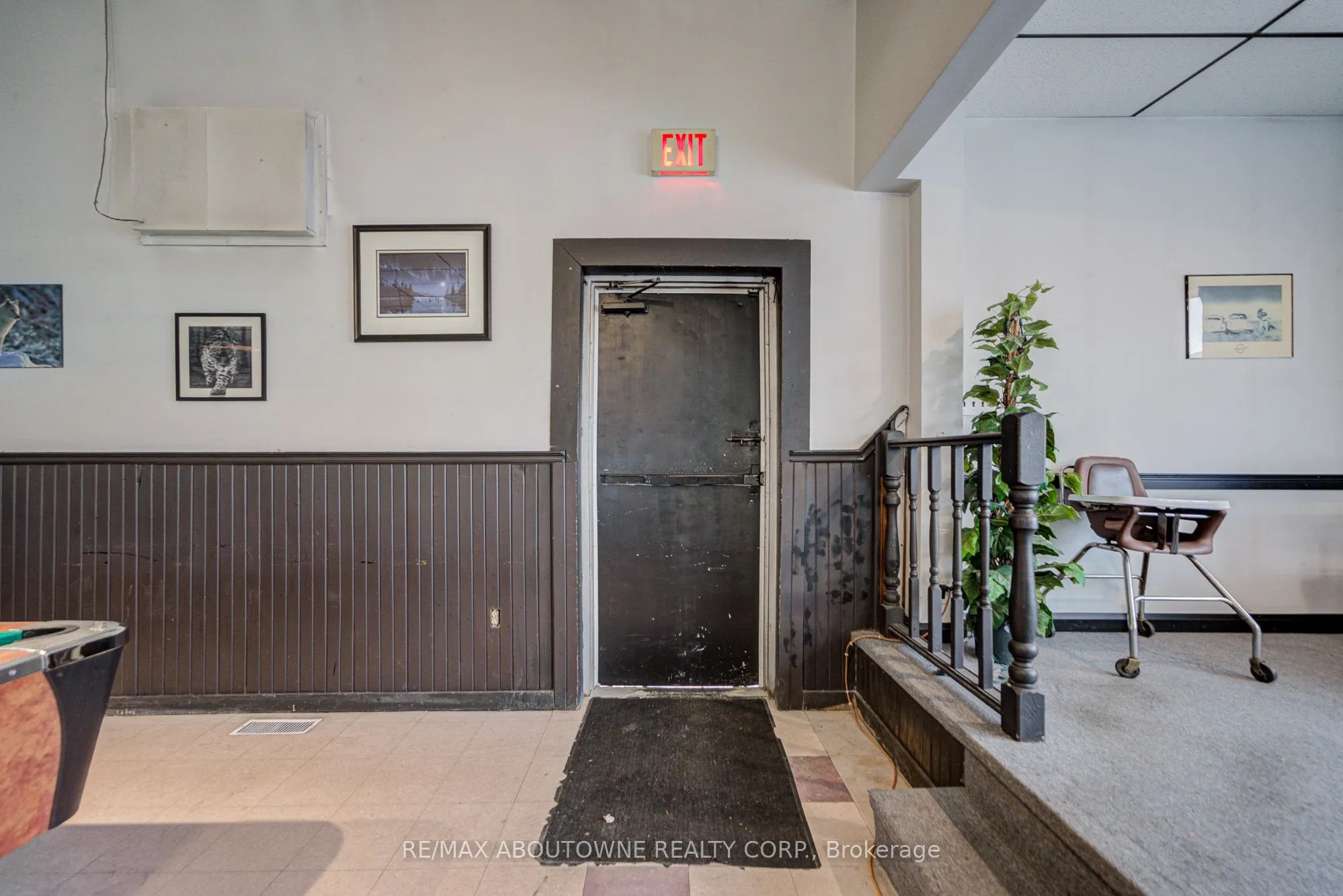 28 Mill Street E