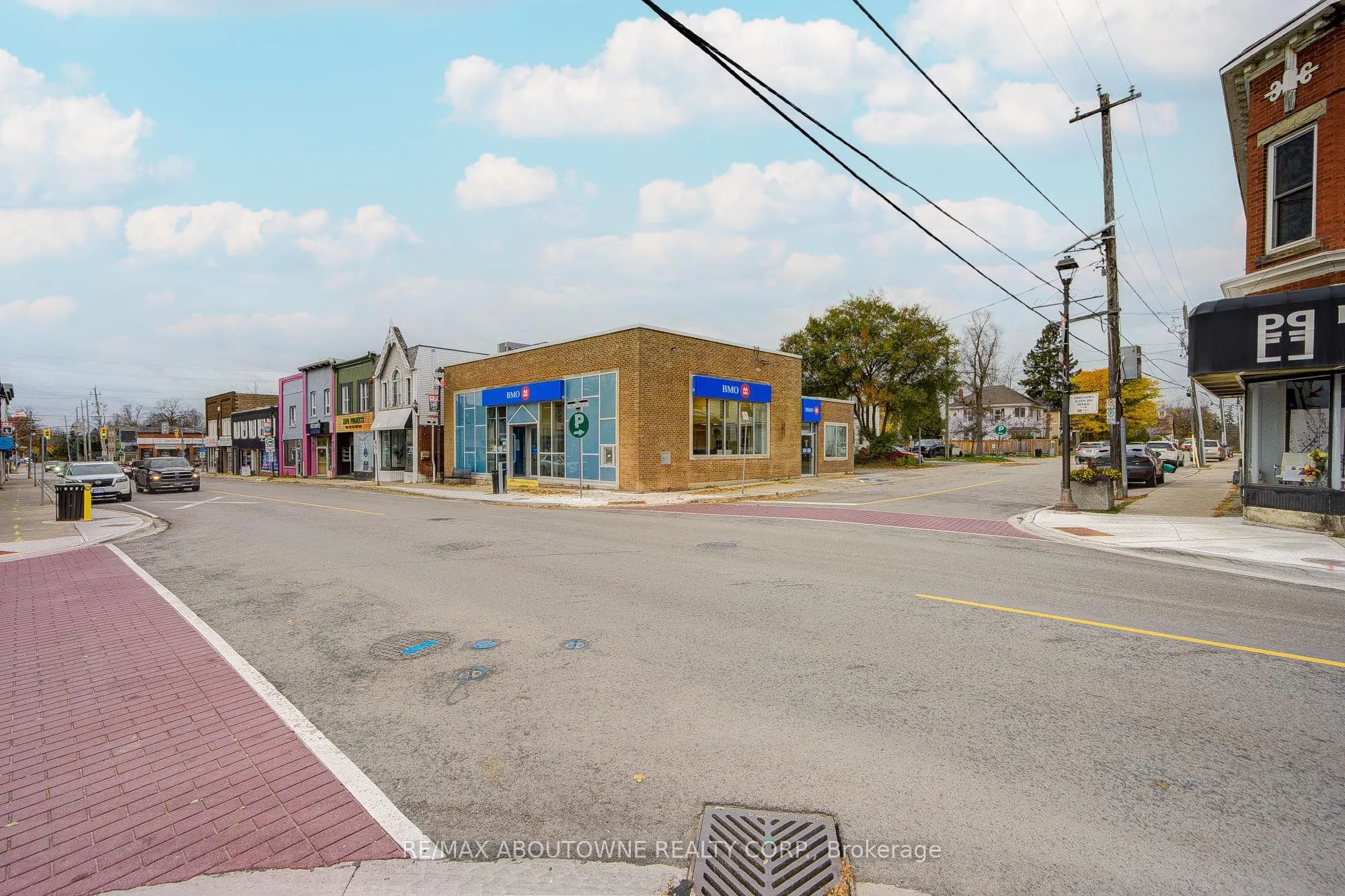 28 Mill Street E