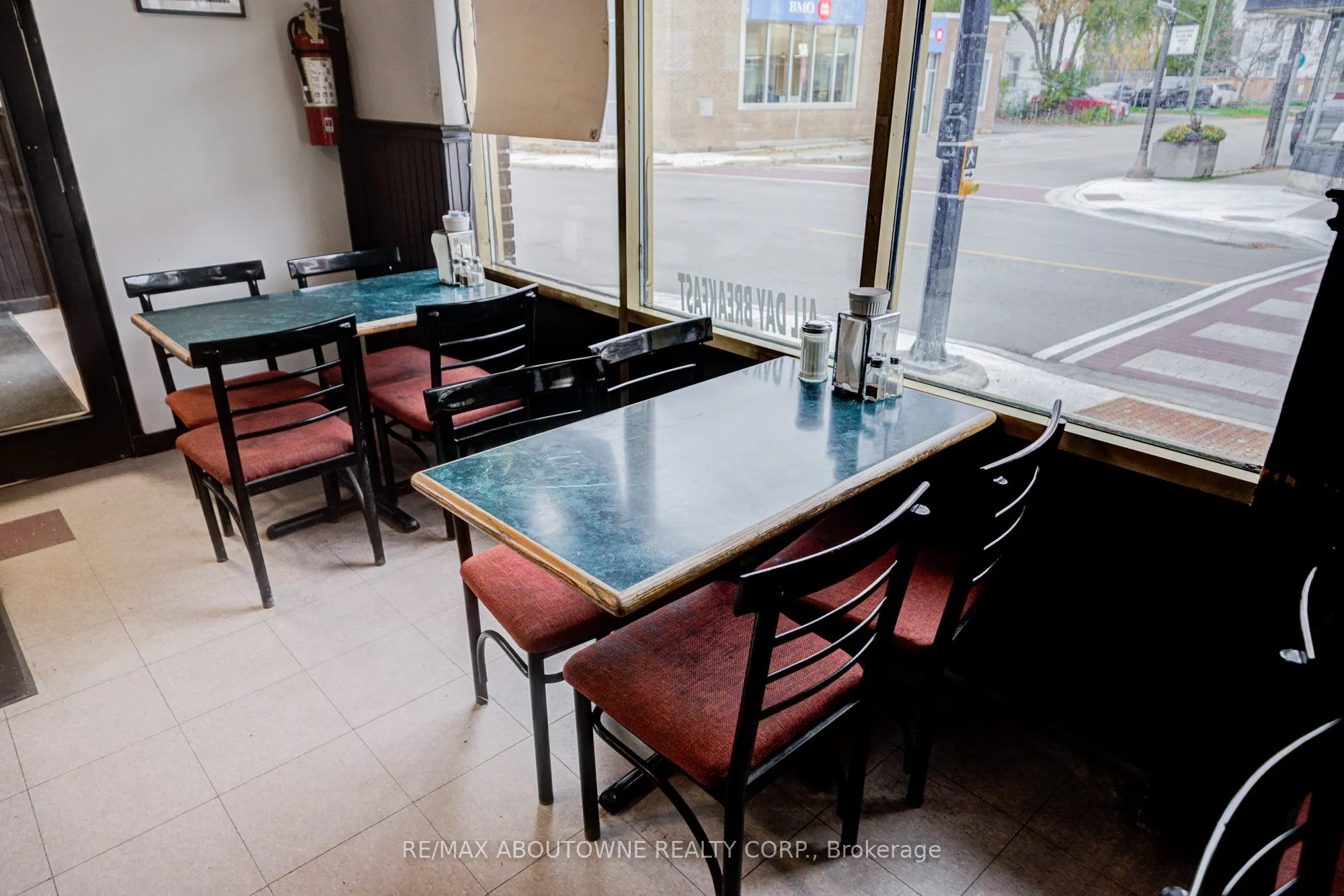 28 Mill Street E