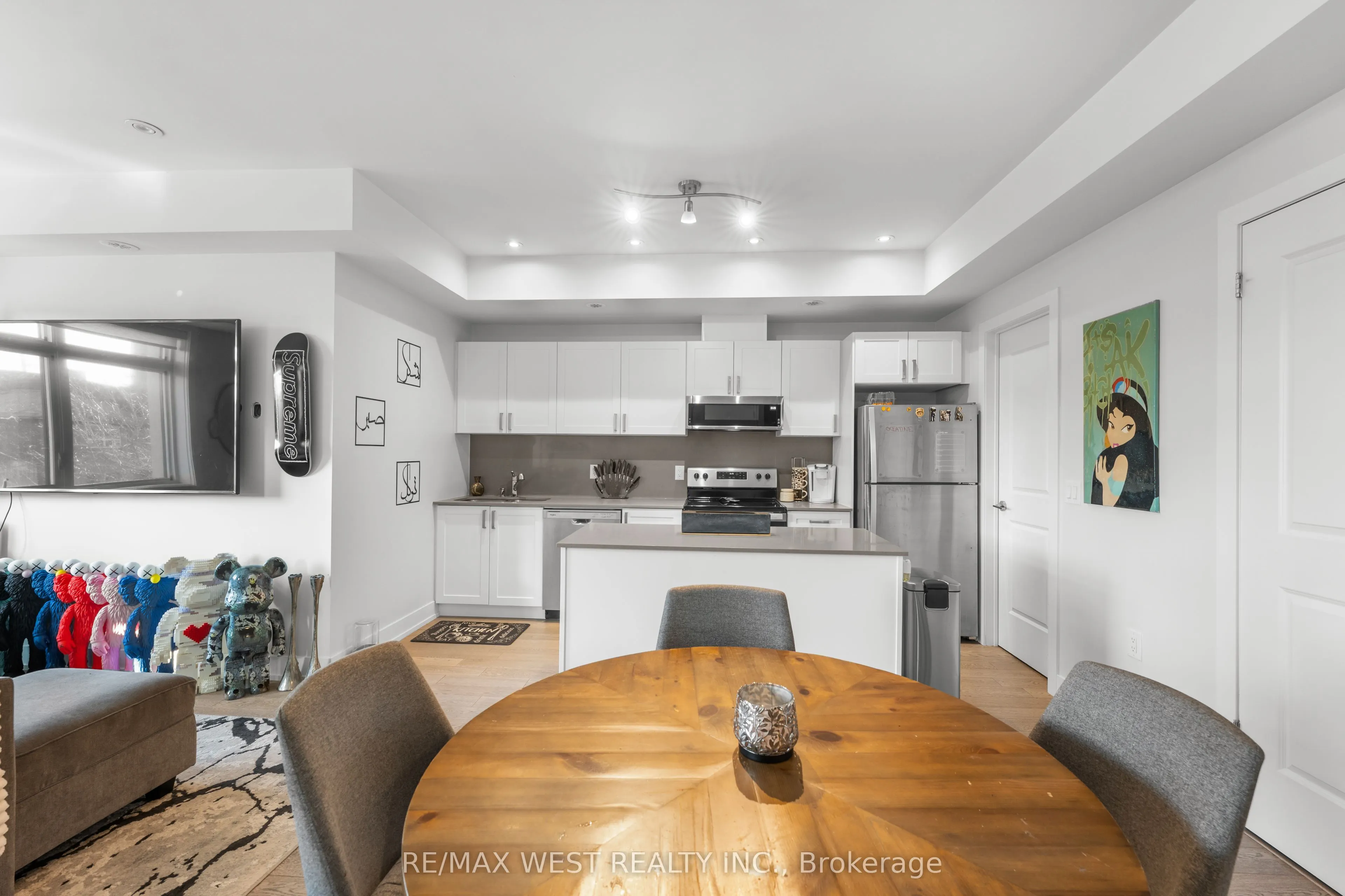1062 Douglas McCurdy Common #25