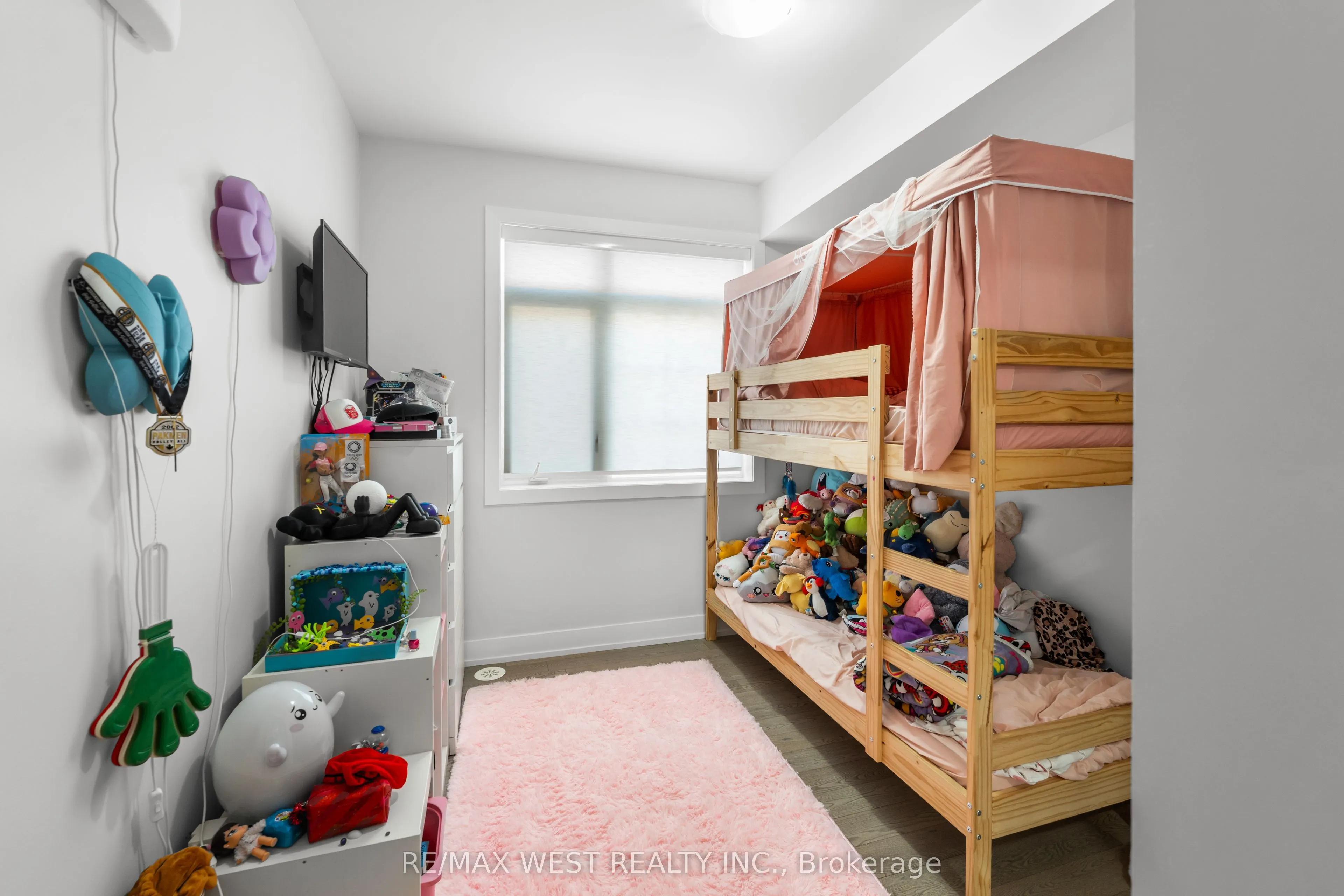 1062 Douglas McCurdy Common #25