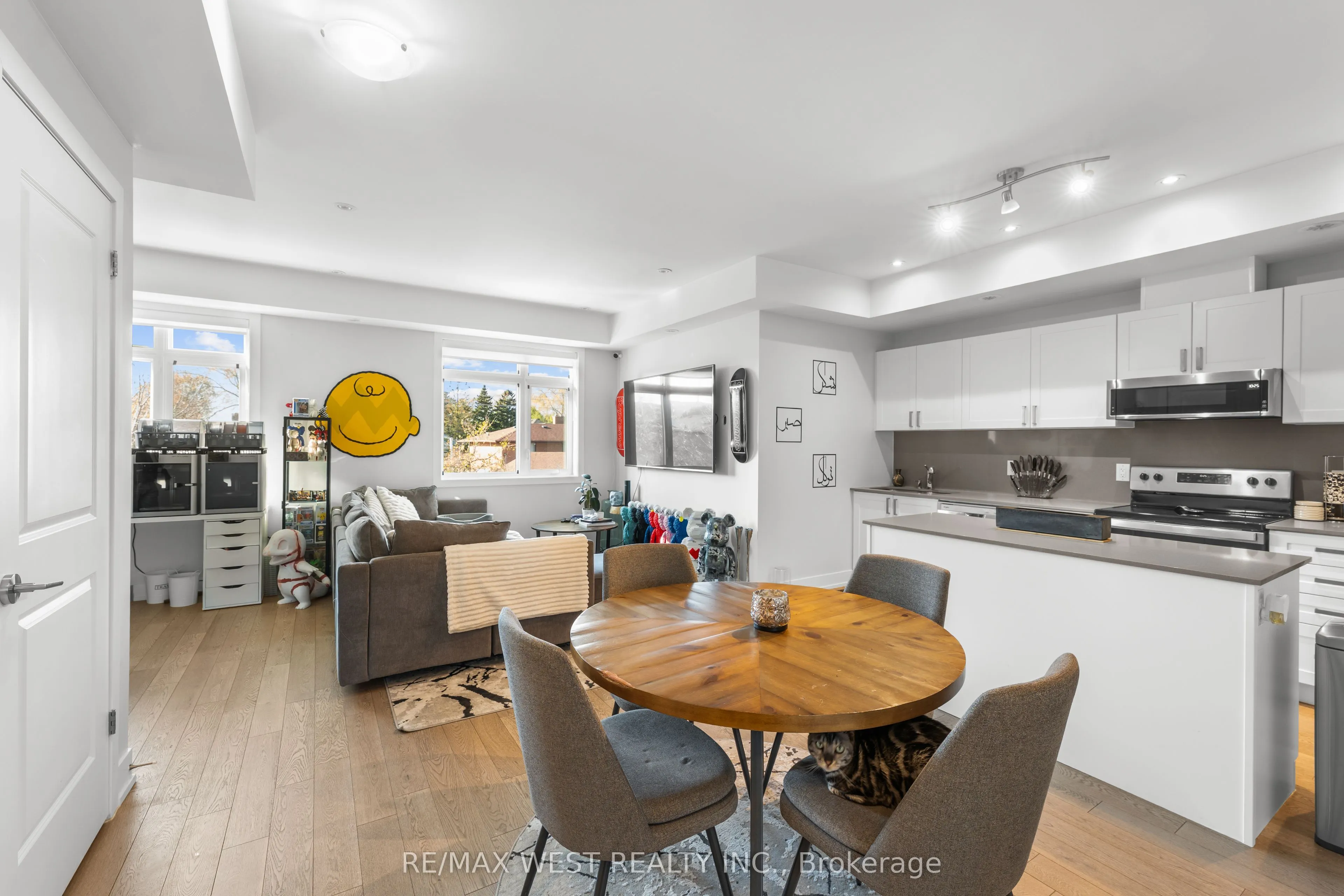 1062 Douglas McCurdy Common #25