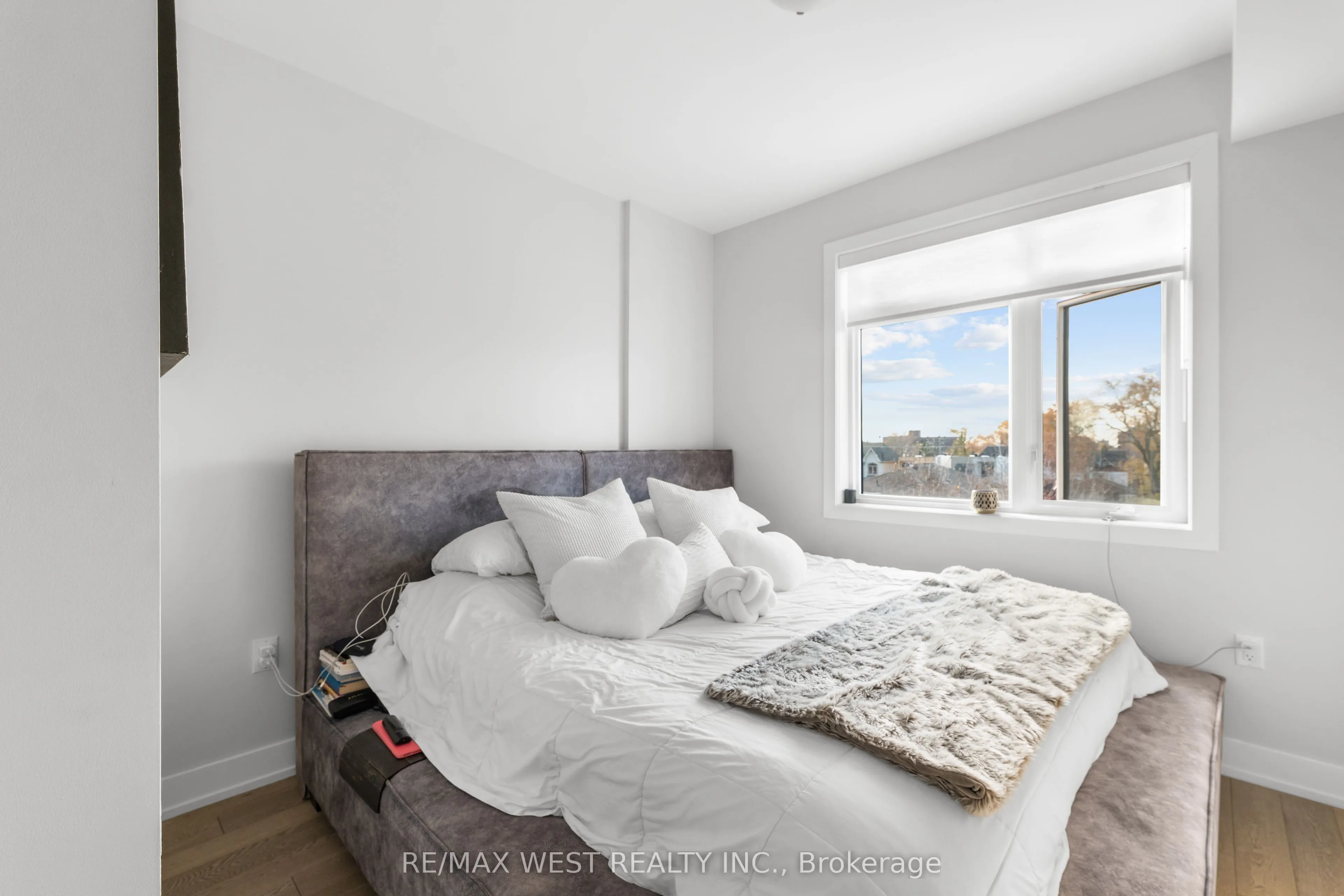 1062 Douglas McCurdy Common #25