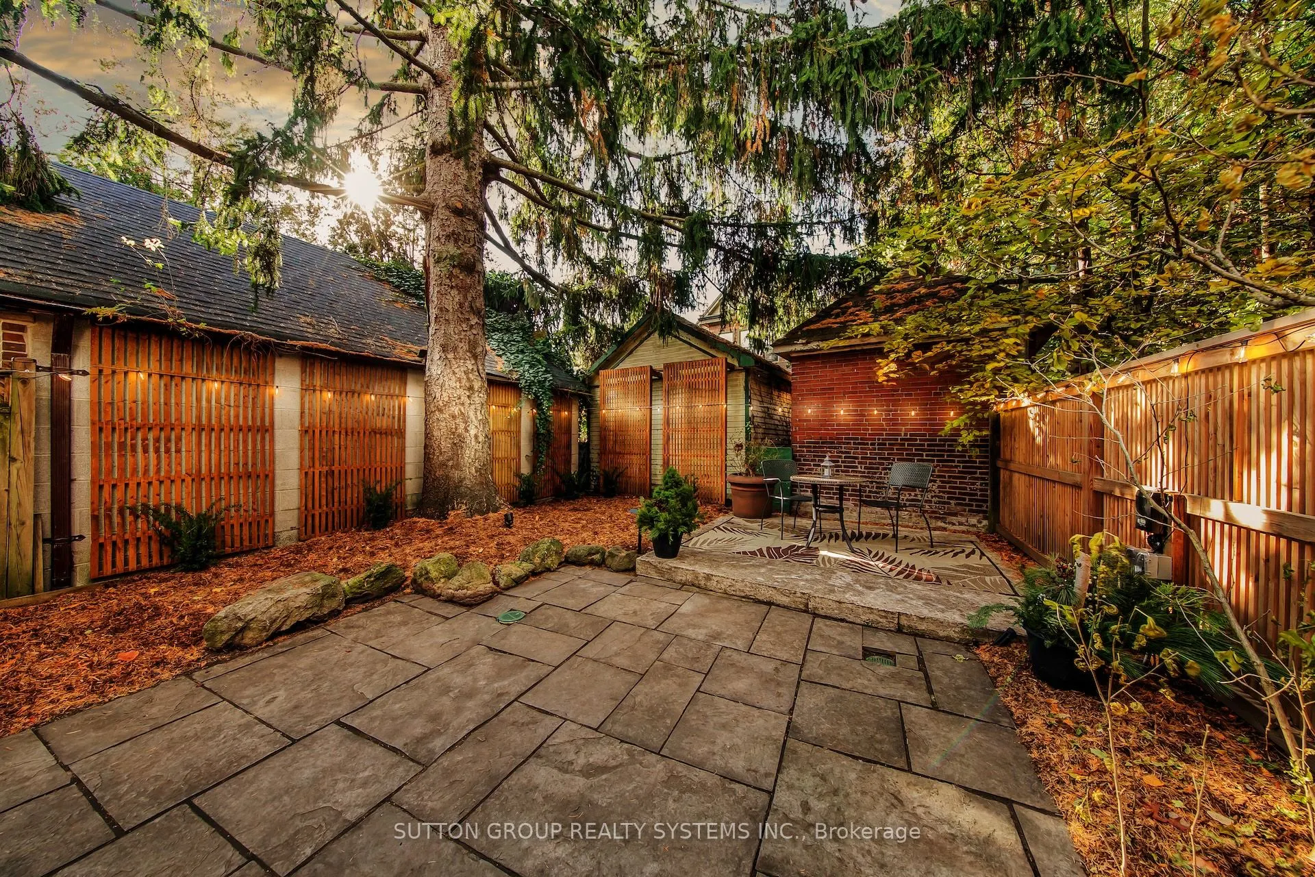 13 Evelyn Crescent