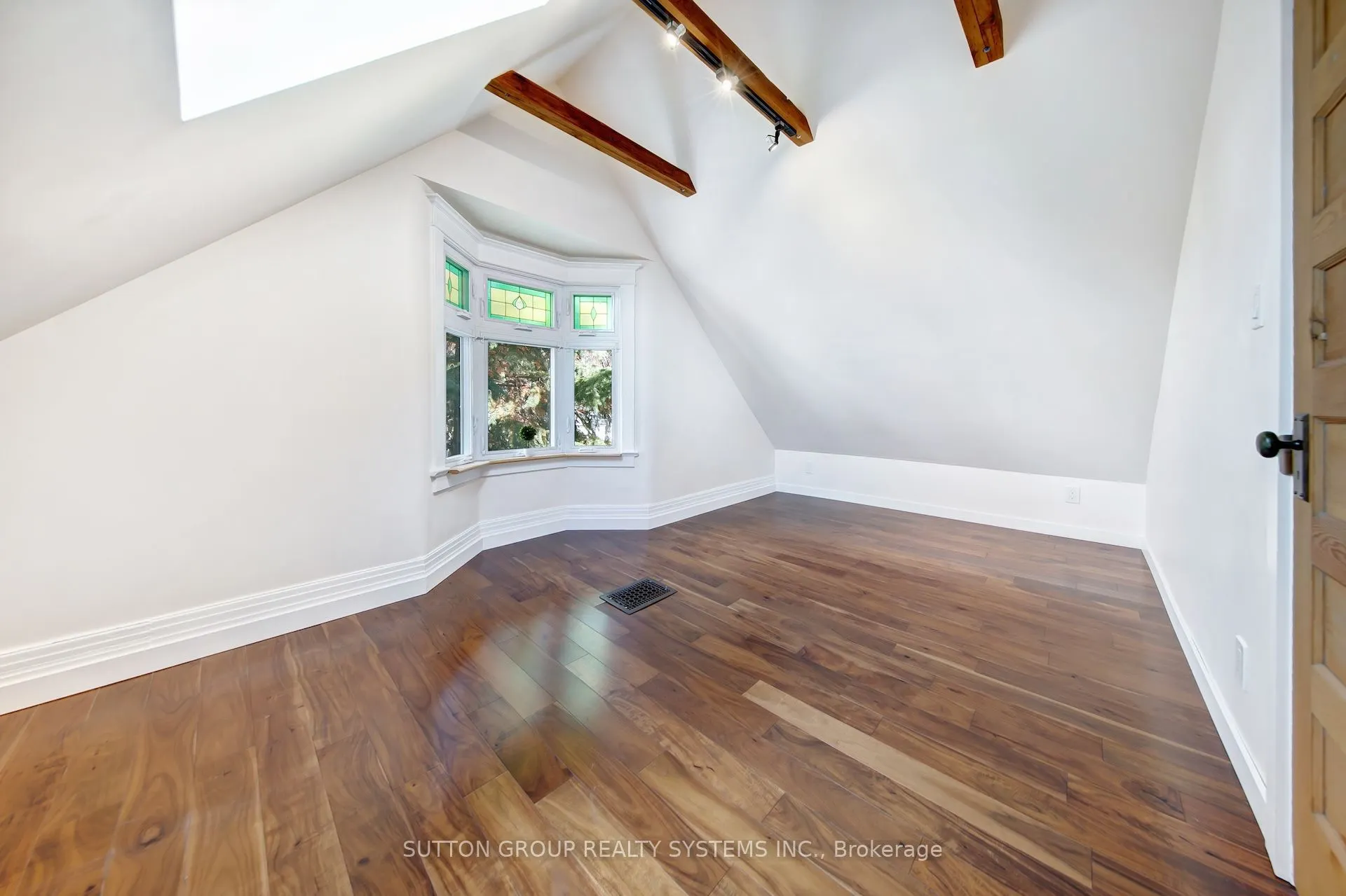 13 Evelyn Crescent
