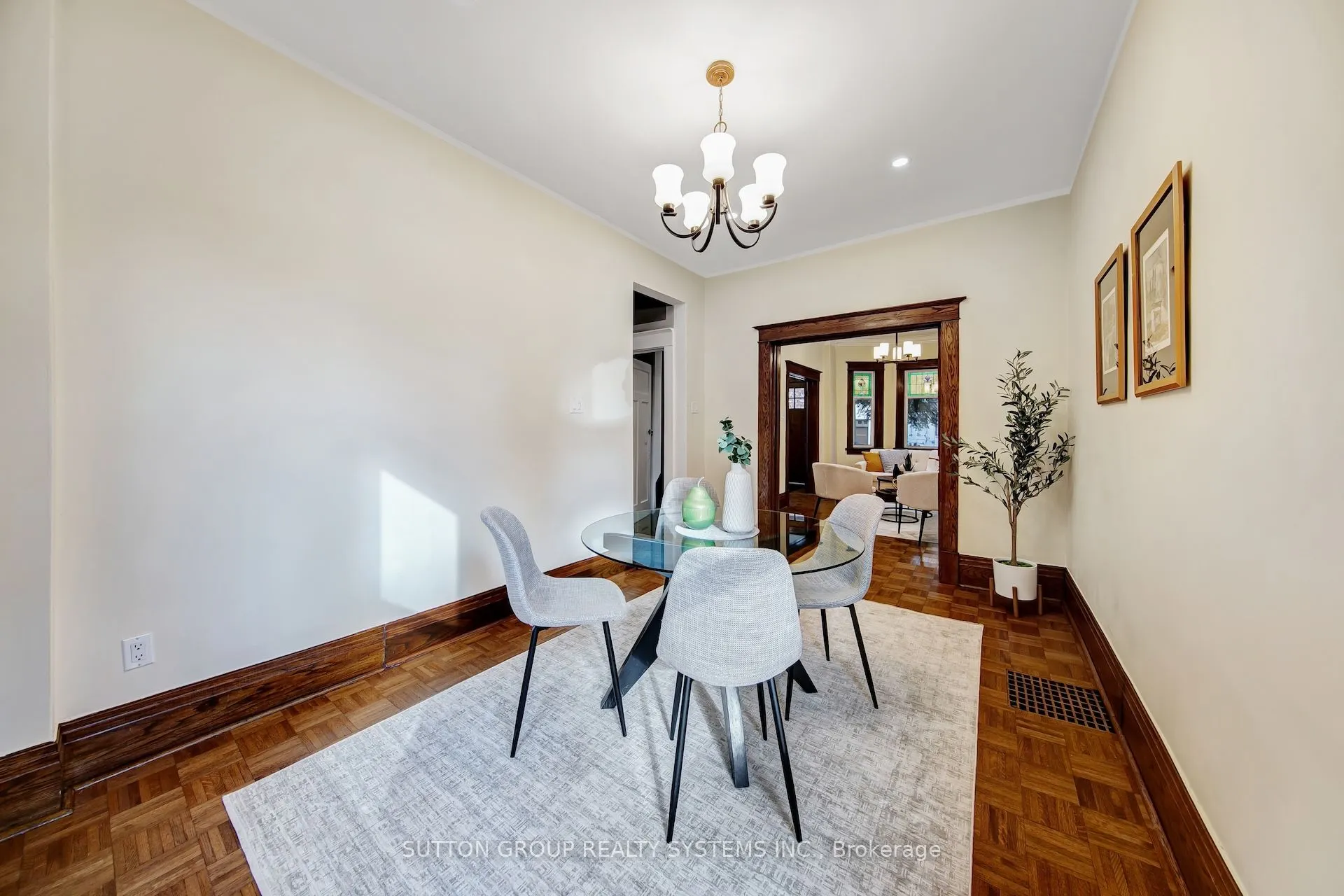 13 Evelyn Crescent