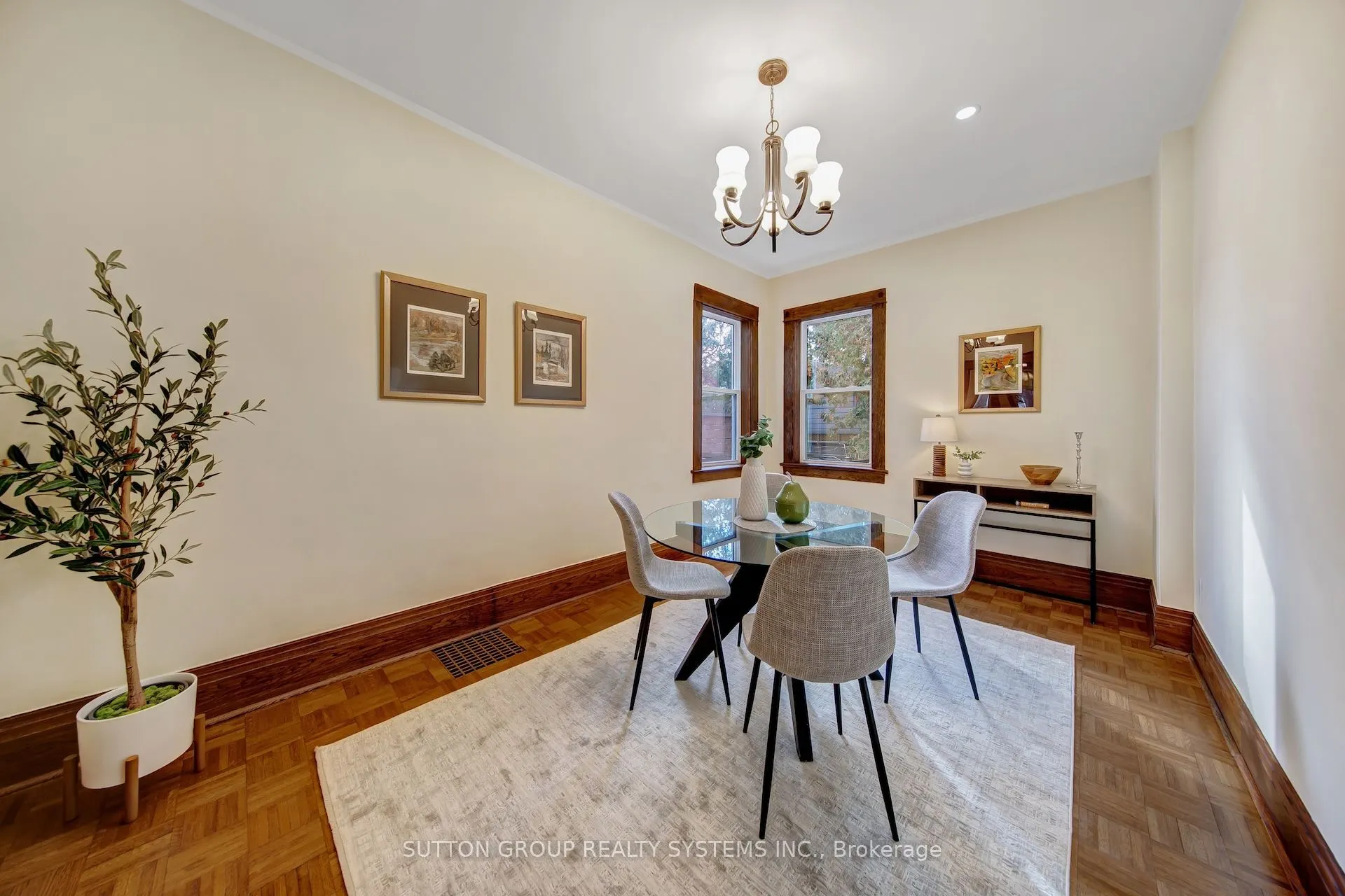 13 Evelyn Crescent